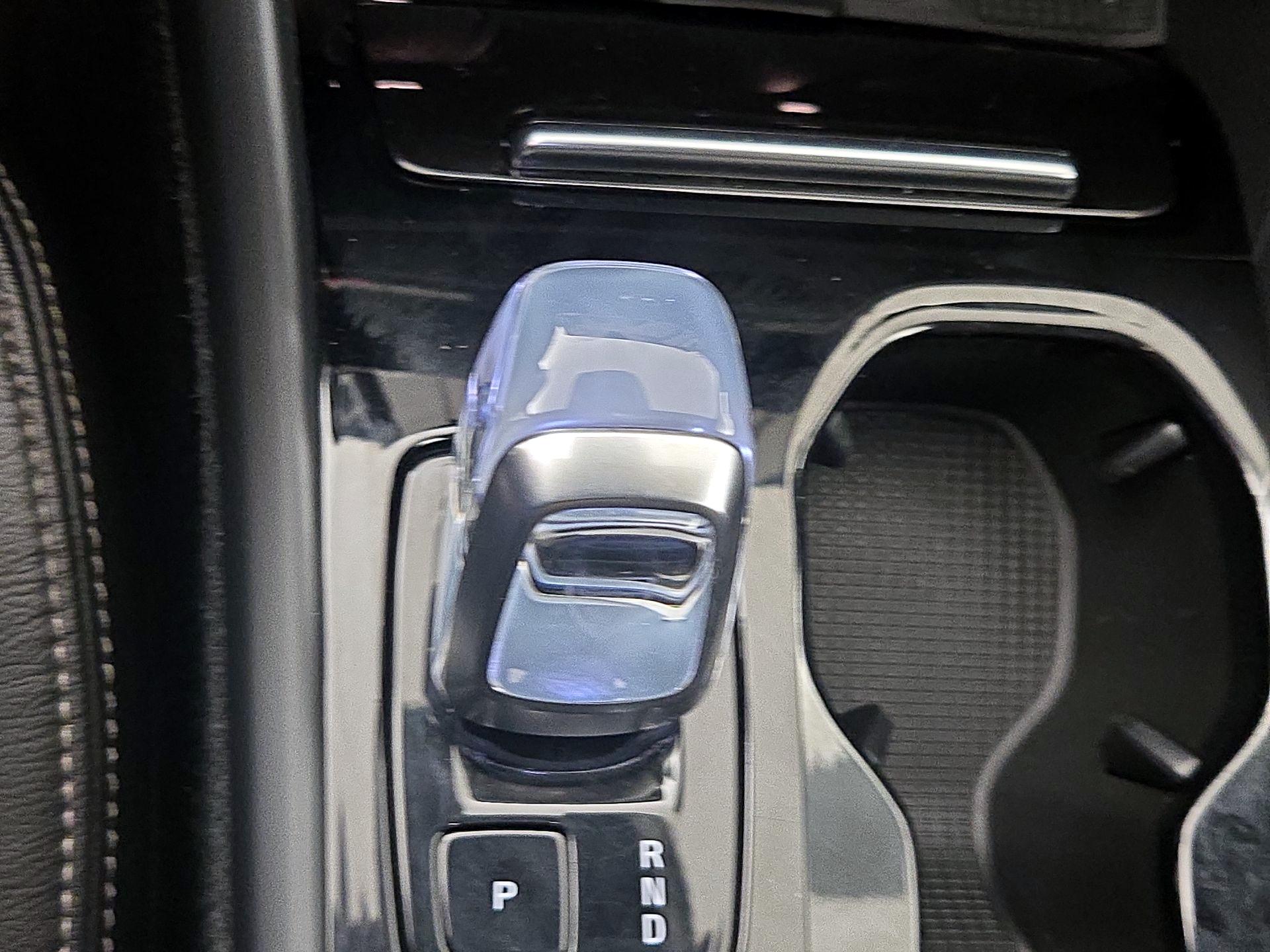 Thumbnail: 2023 Volvo XC40 - 17