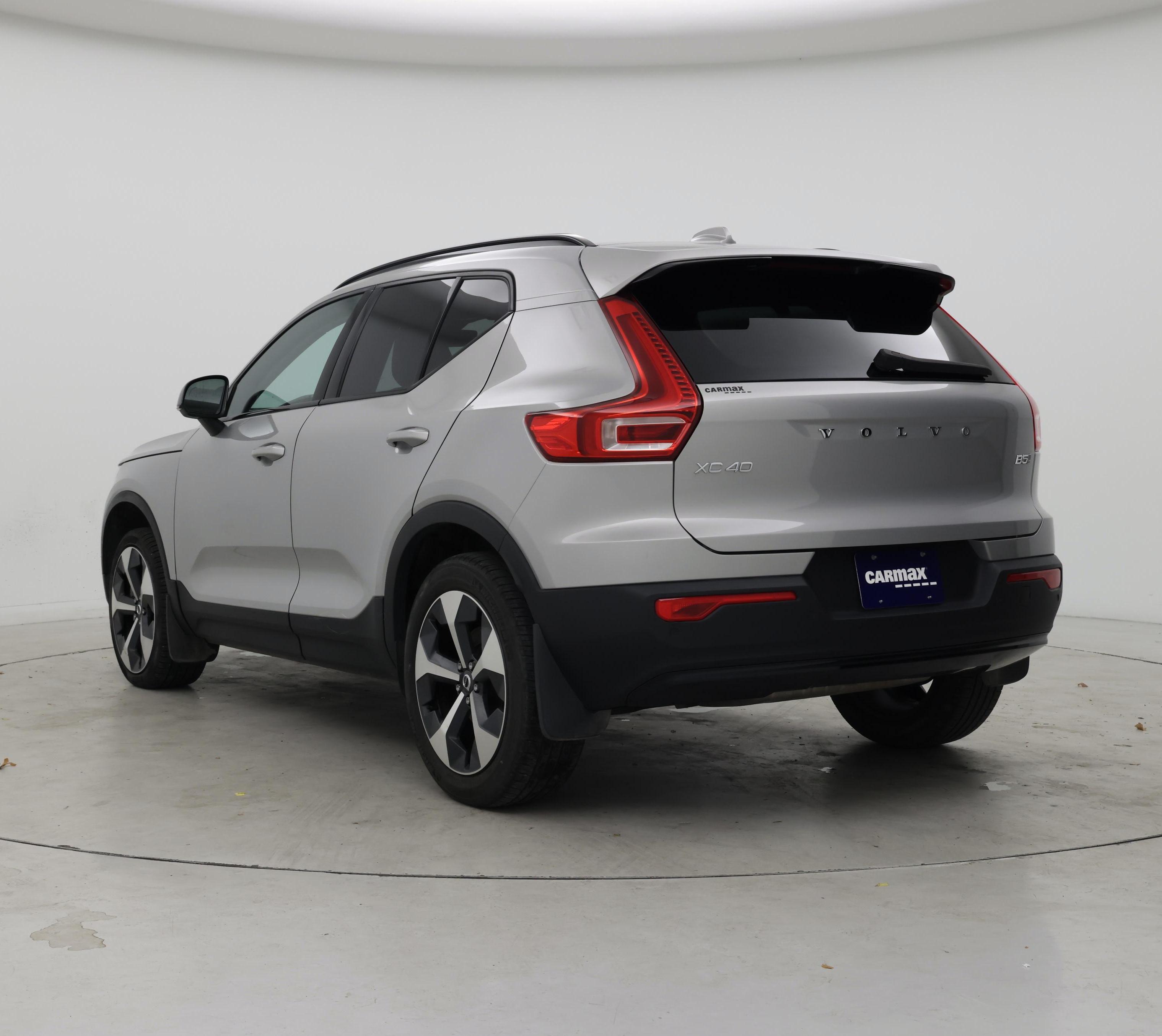 Thumbnail: 2023 Volvo XC40 - 2