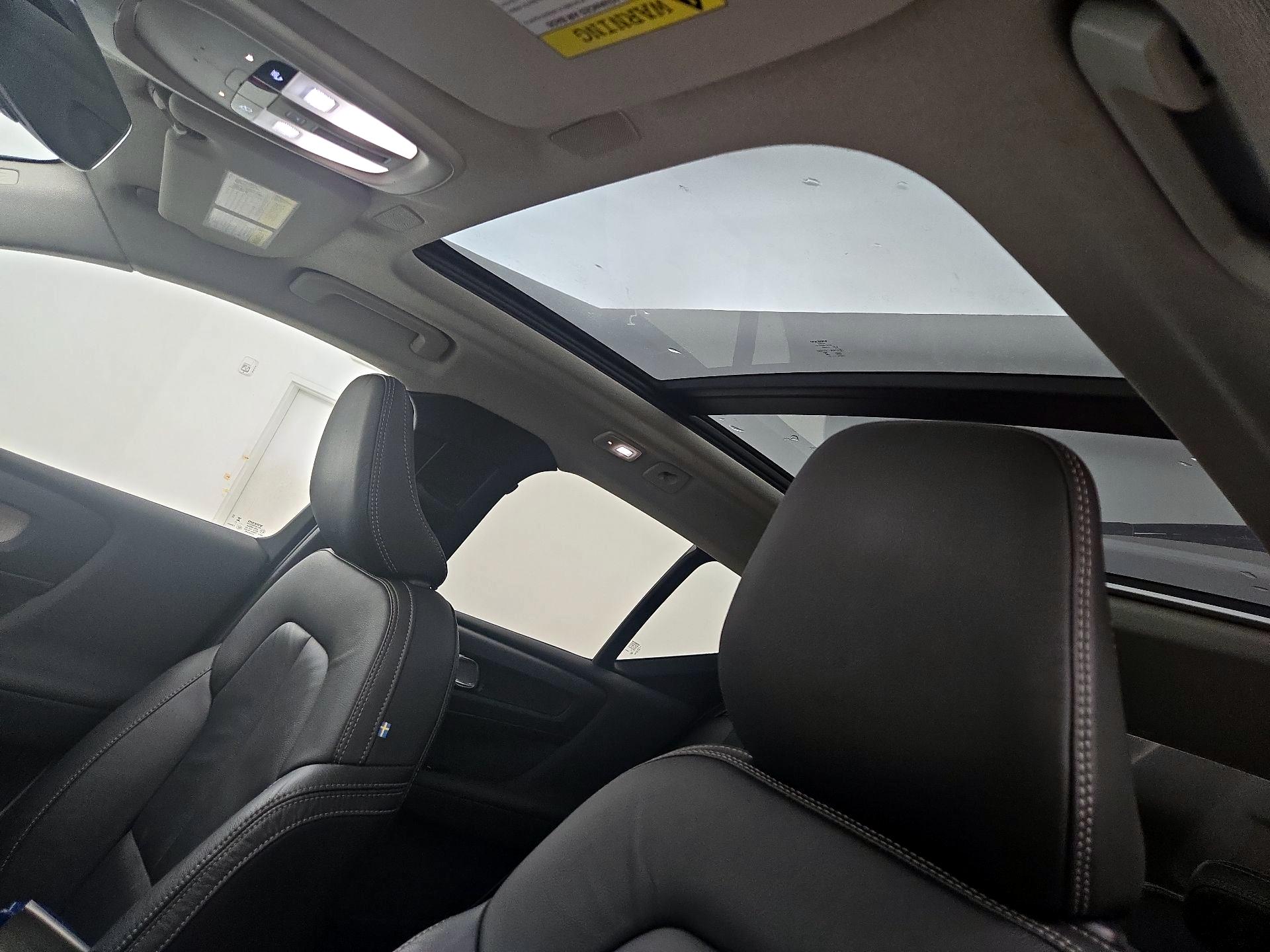 Thumbnail: 2023 Volvo XC40 - 19