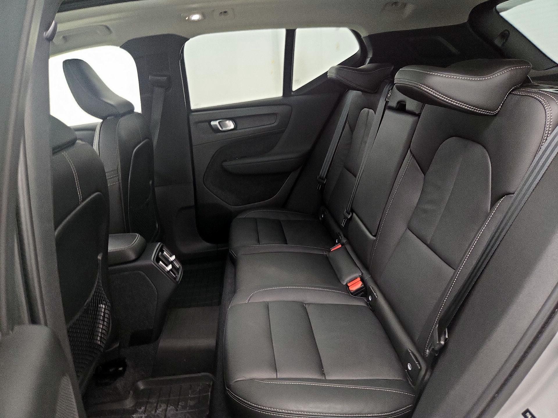 Thumbnail: 2023 Volvo XC40 - 20