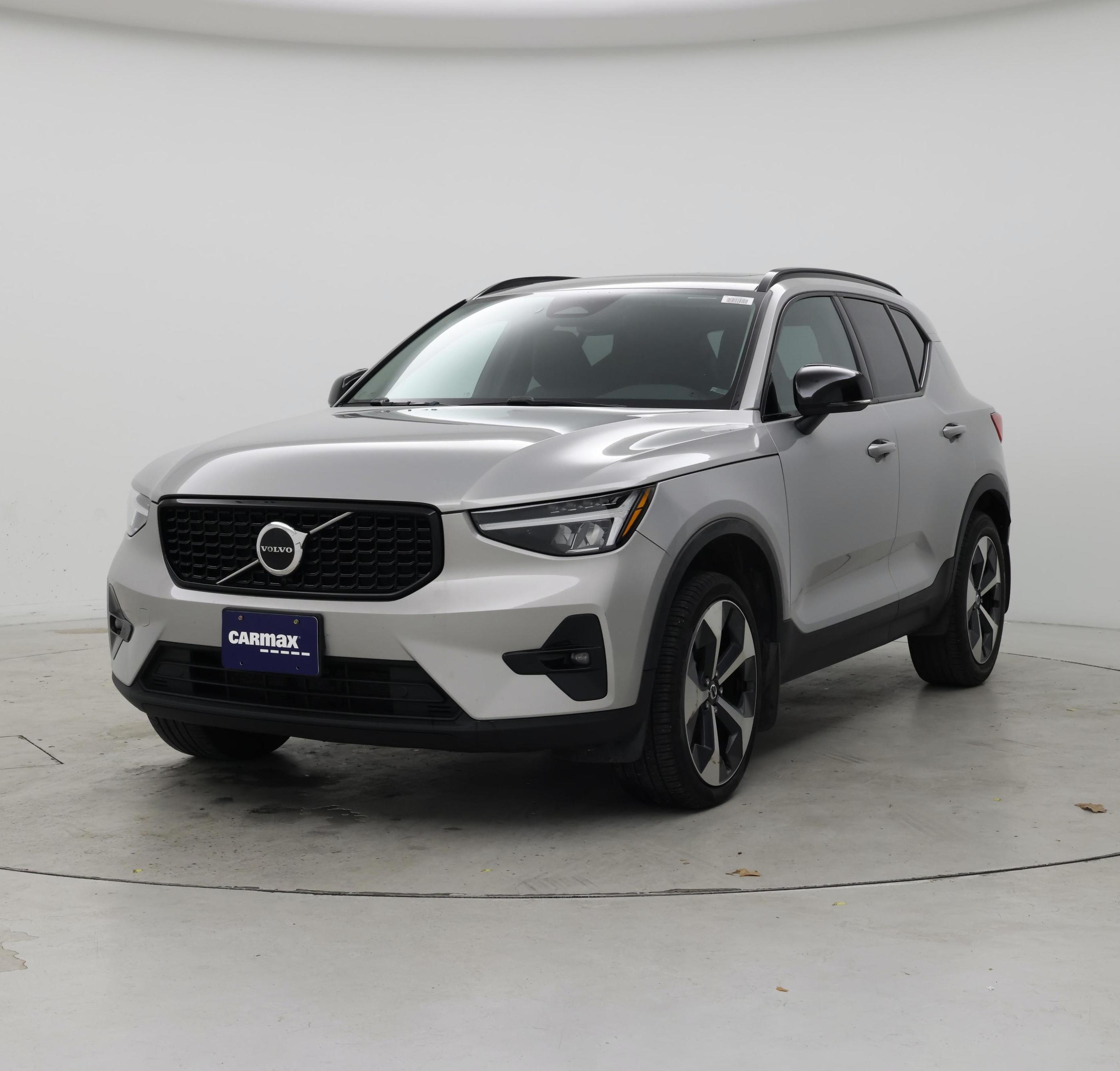Thumbnail: 2023 Volvo XC40 - 4