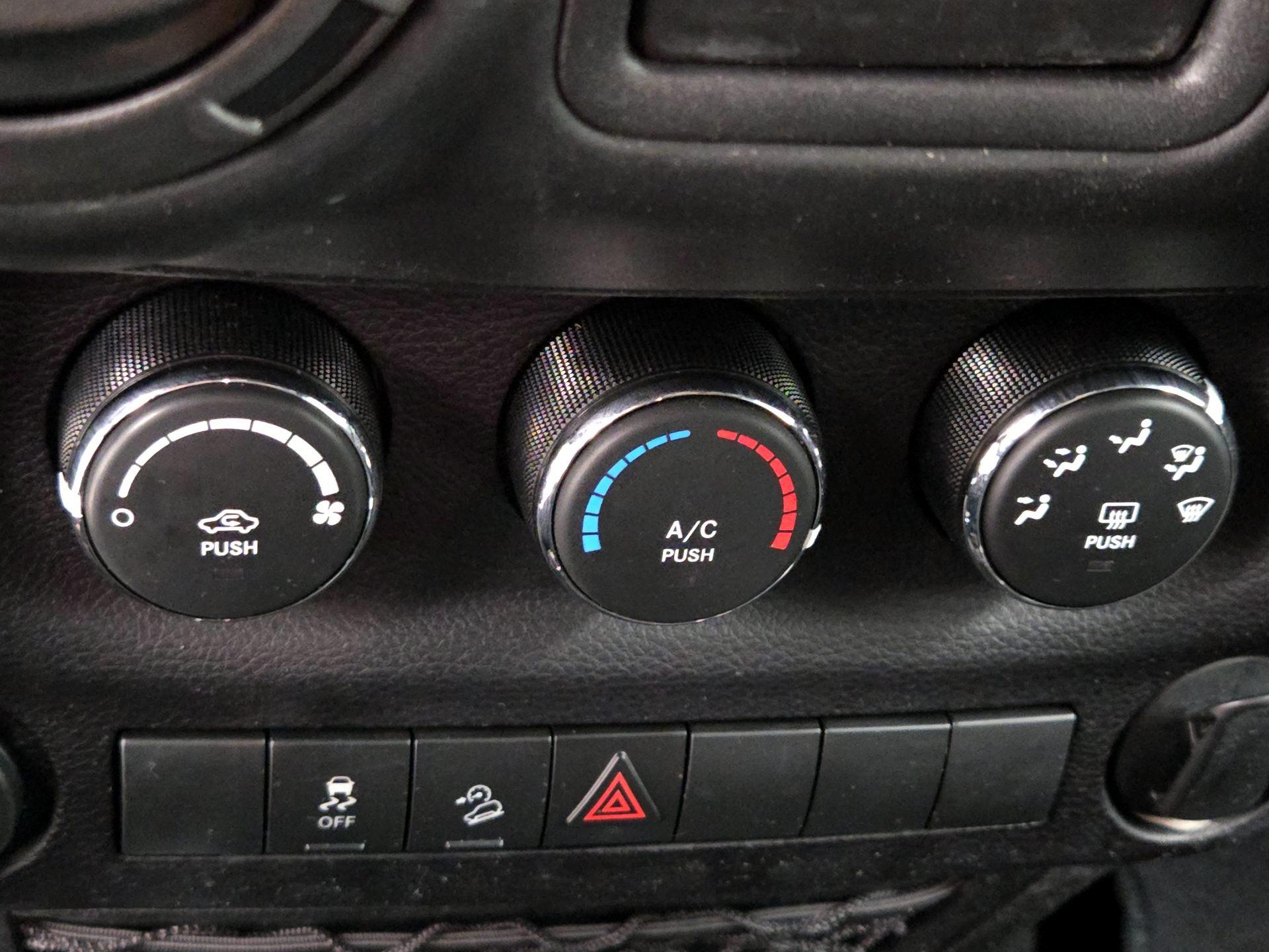 Thumbnail: 2016 Jeep Wrangler - 14