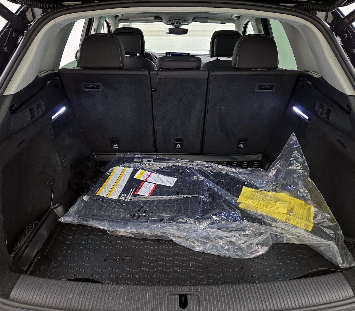 Trunk/Cargo (Seats Up)