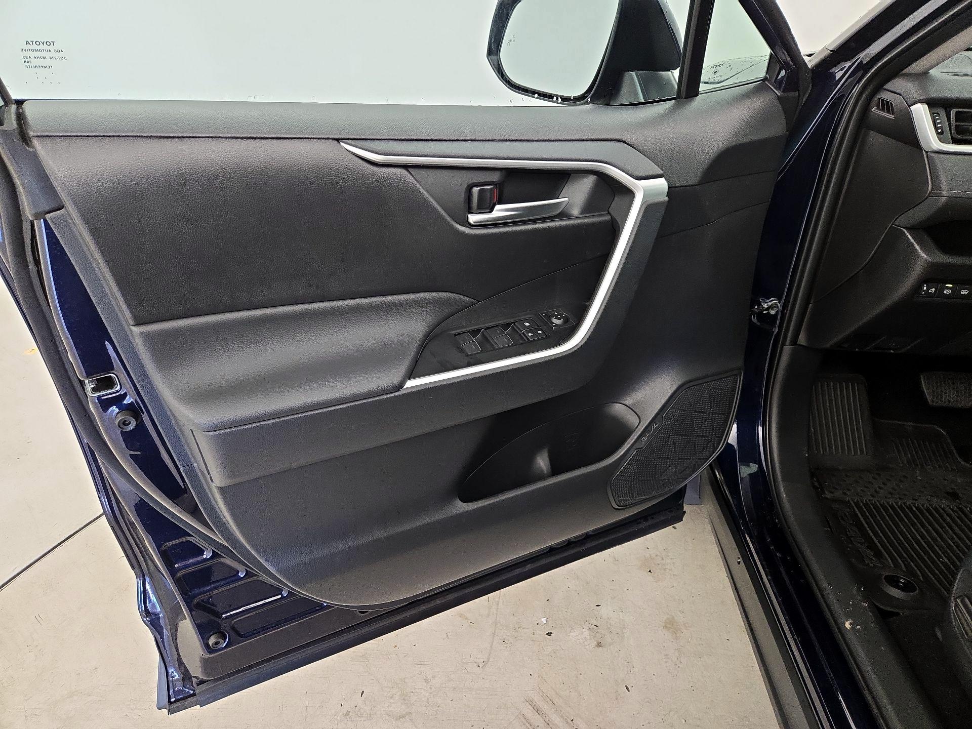 Thumbnail: 2025 Toyota RAV4 - 12