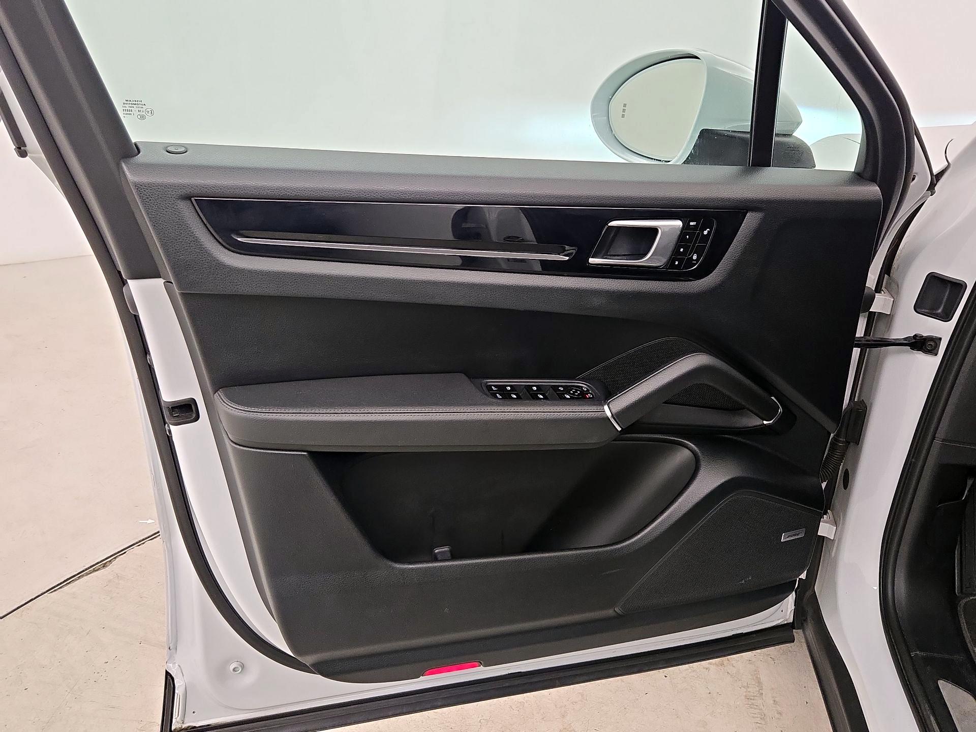 Thumbnail: 2019 Porsche Cayenne - 12