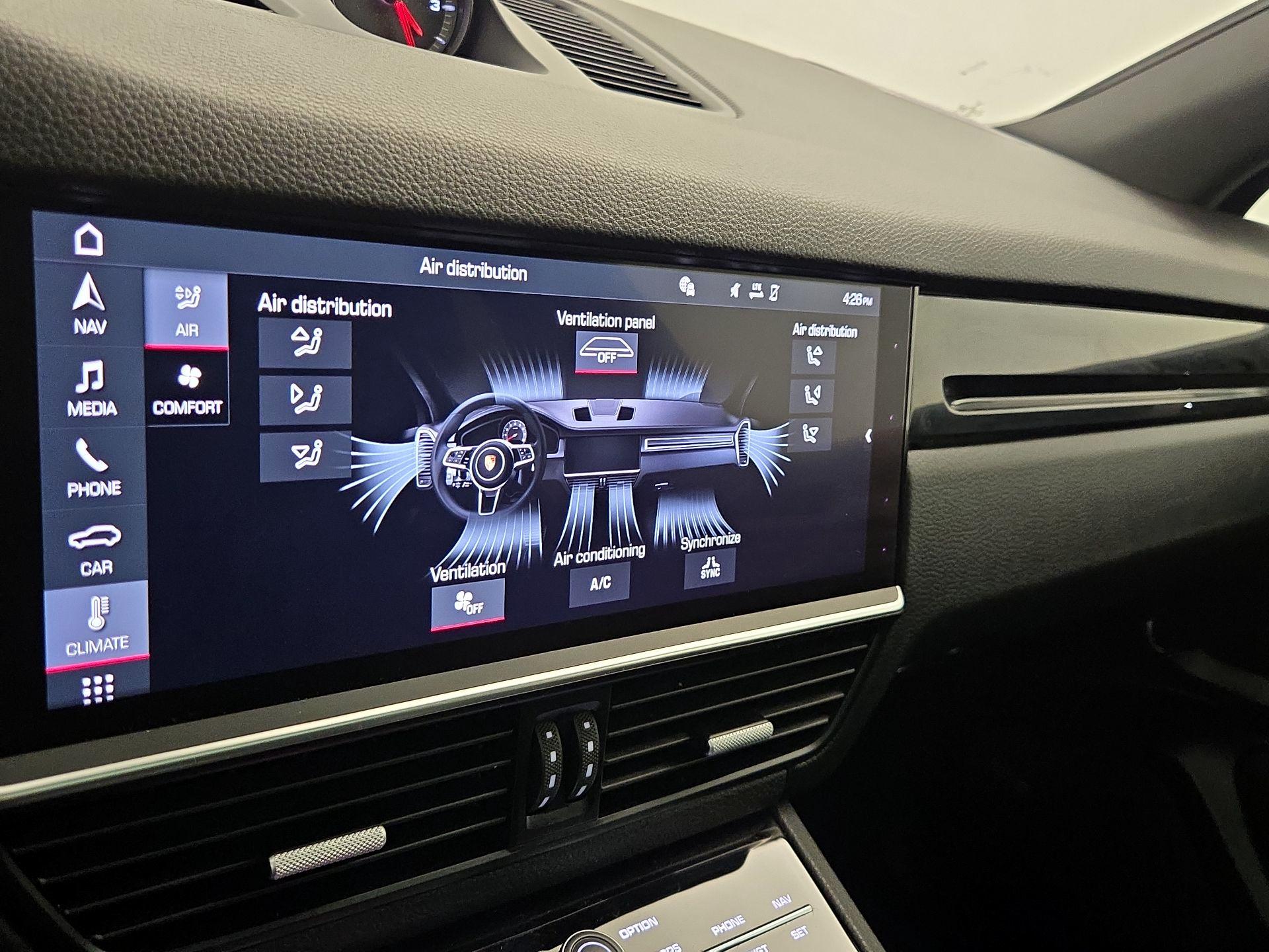 Thumbnail: 2019 Porsche Cayenne - 17