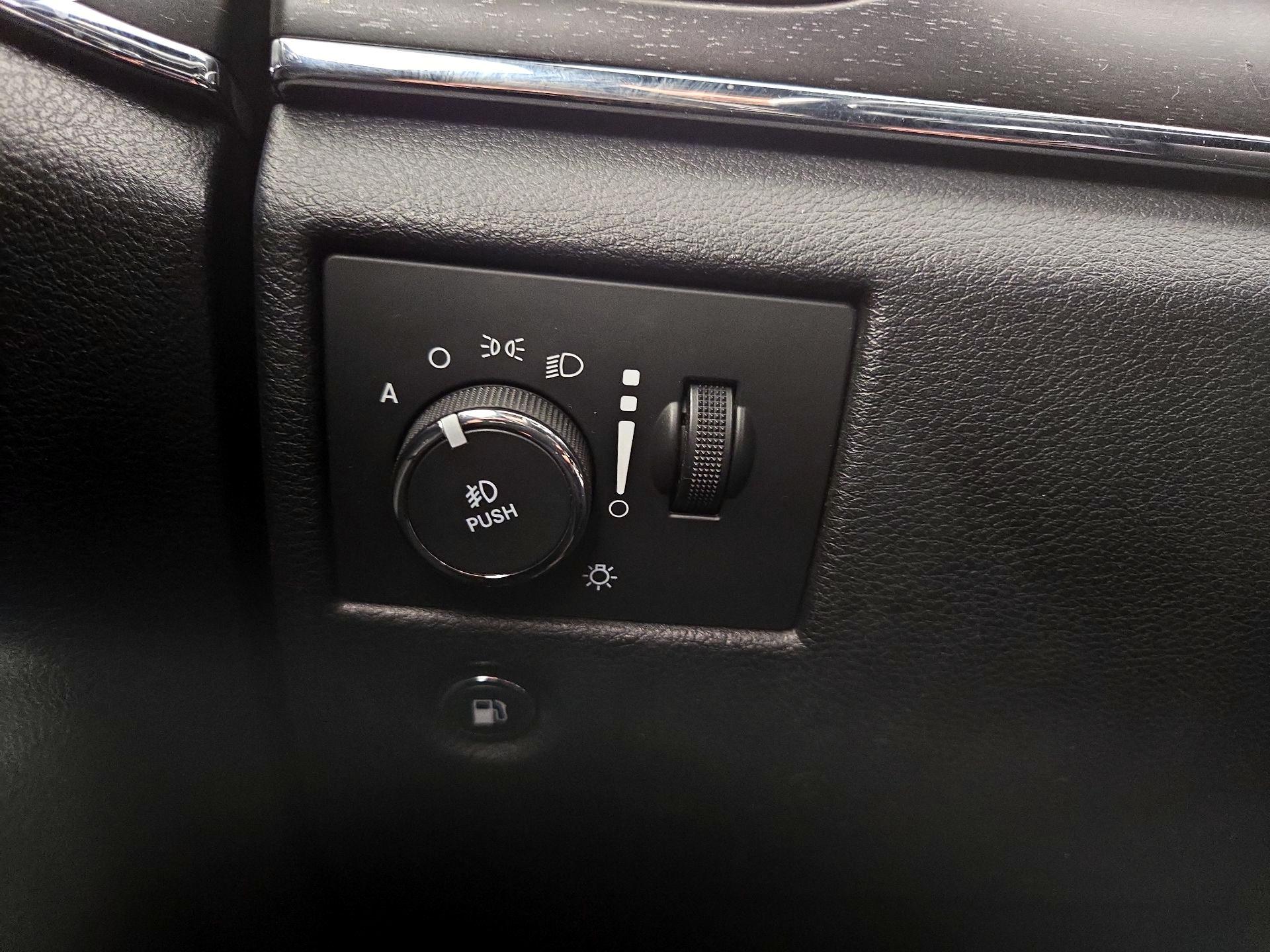 Thumbnail: 2015 Jeep Grand Cherokee - 13