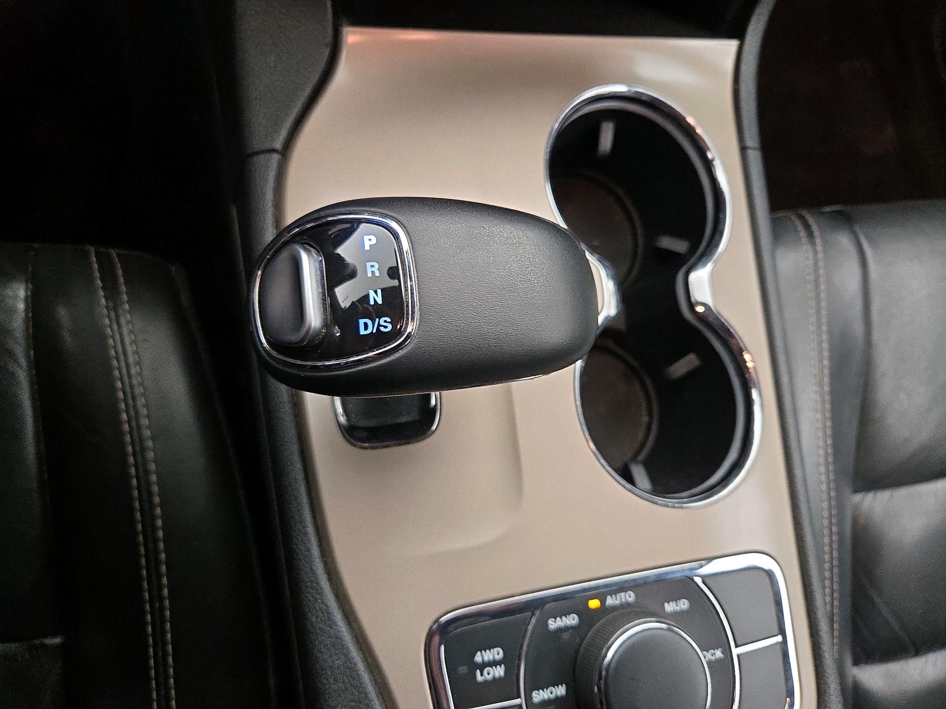 Thumbnail: 2015 Jeep Grand Cherokee - 18