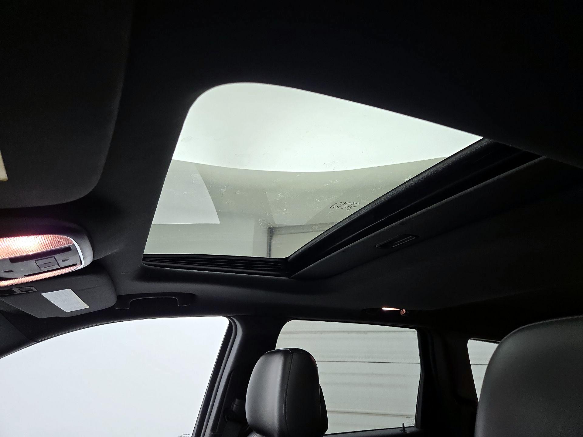 Thumbnail: 2015 Jeep Grand Cherokee - 20