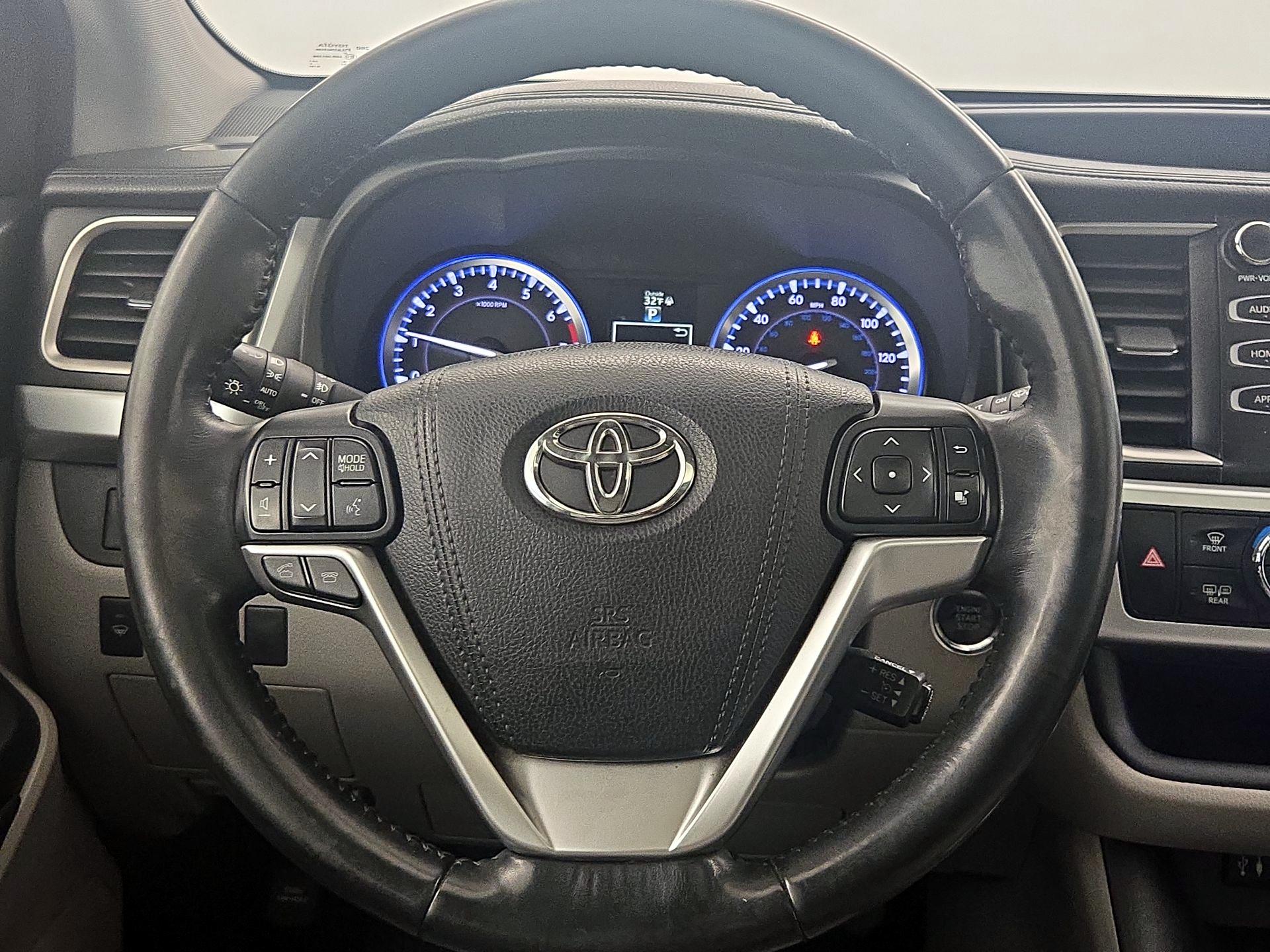 Thumbnail: 2015 Toyota Highlander - 10