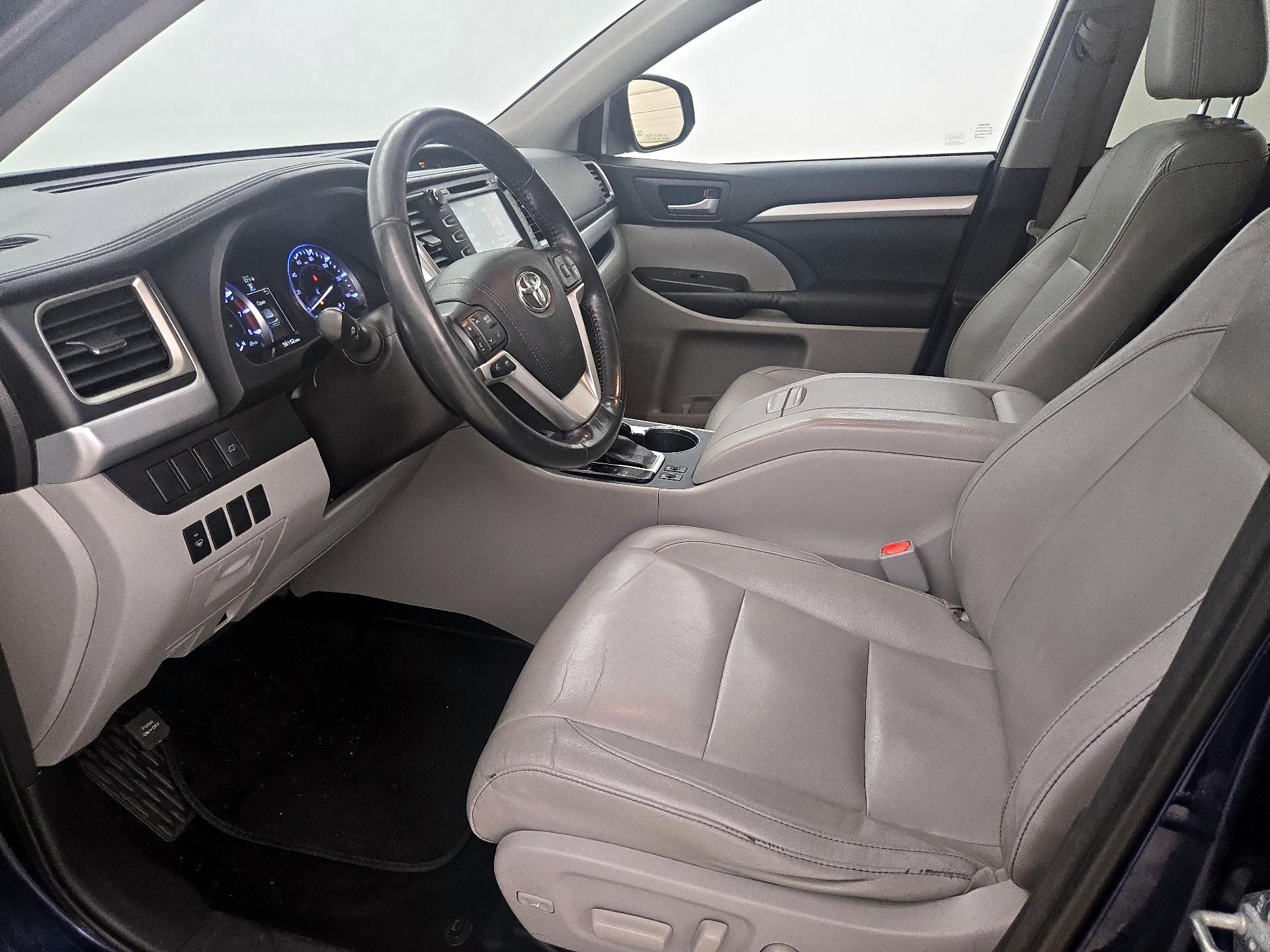 Thumbnail: 2015 Toyota Highlander - 11