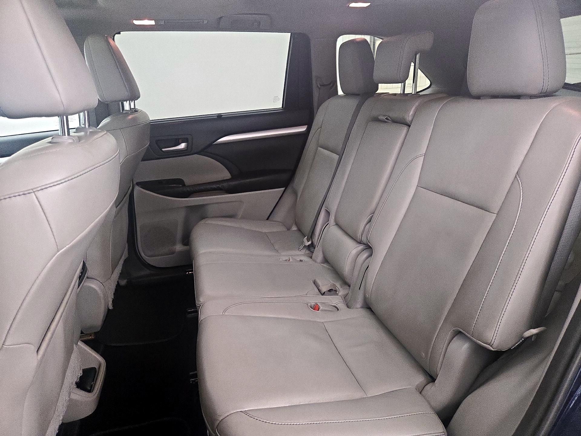 Thumbnail: 2015 Toyota Highlander - 20