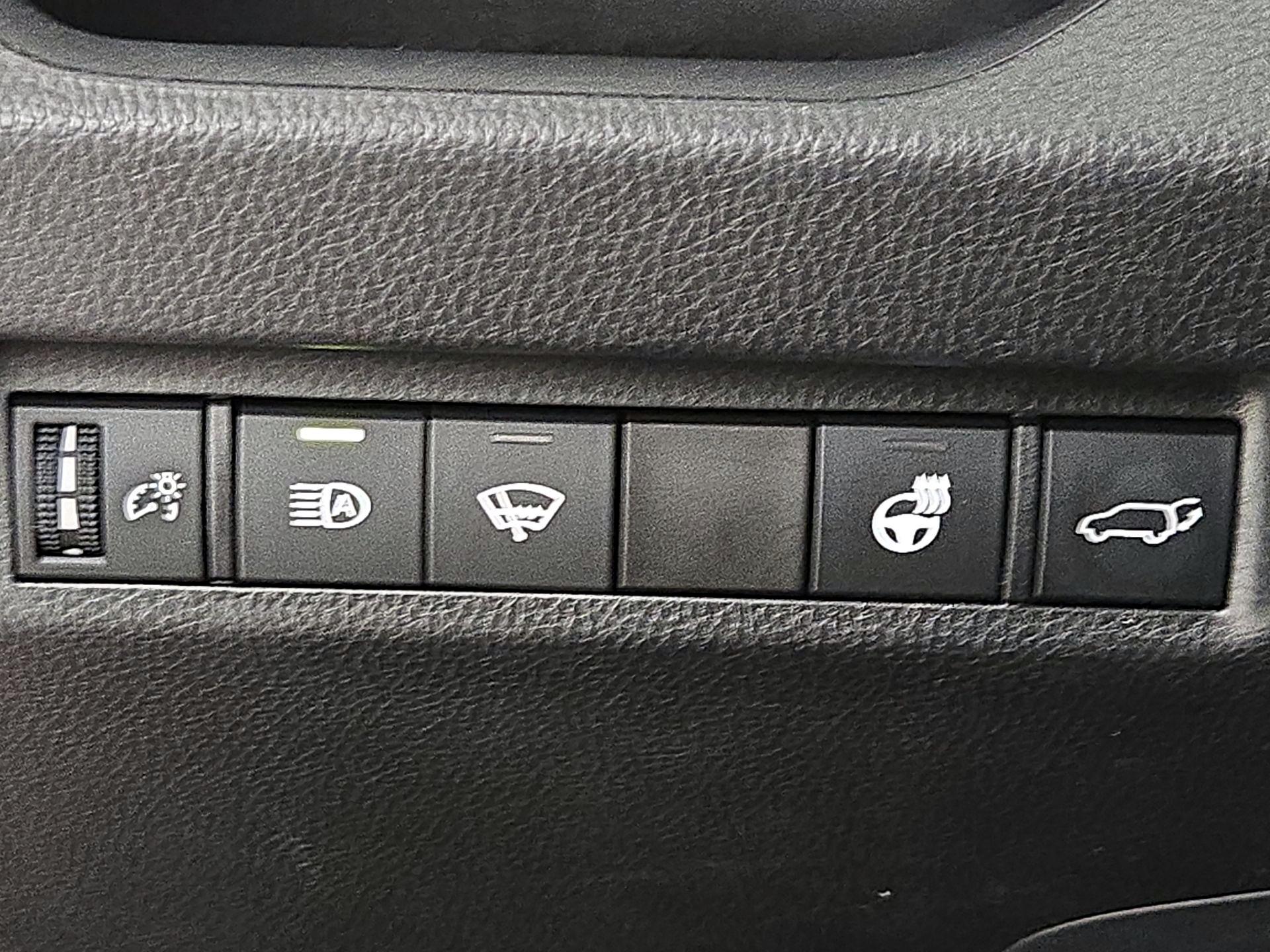 Thumbnail: 2020 Toyota RAV4 - 13