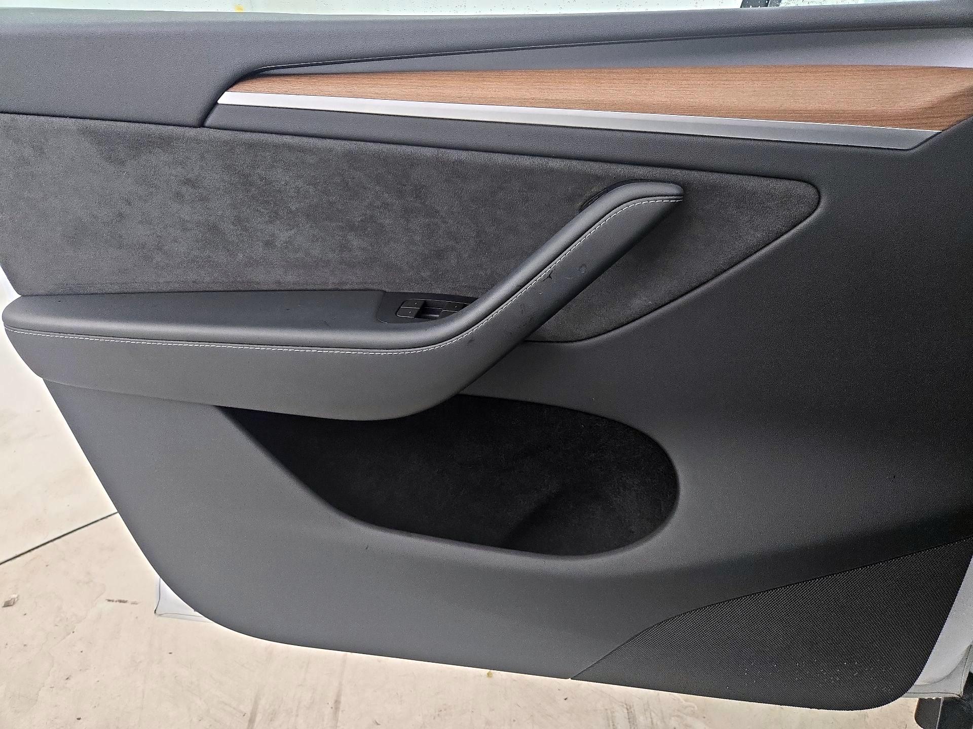 Thumbnail: 2023 Tesla Model Y - 12