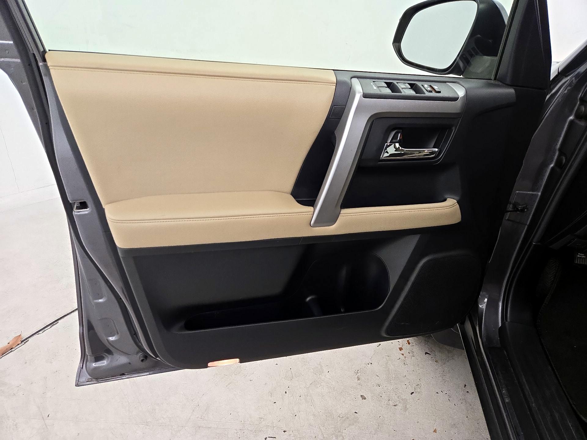 Thumbnail: 2015 Toyota 4Runner - 12