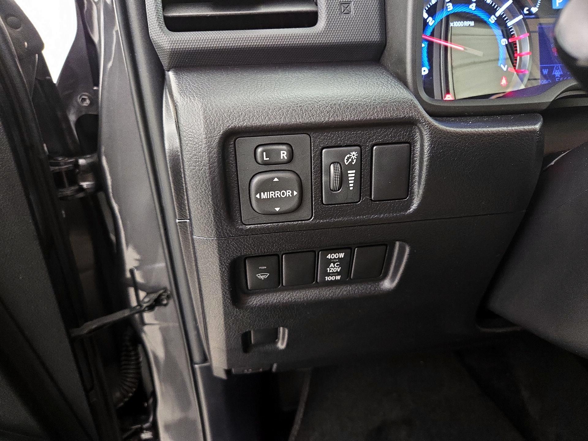 Thumbnail: 2015 Toyota 4Runner - 13