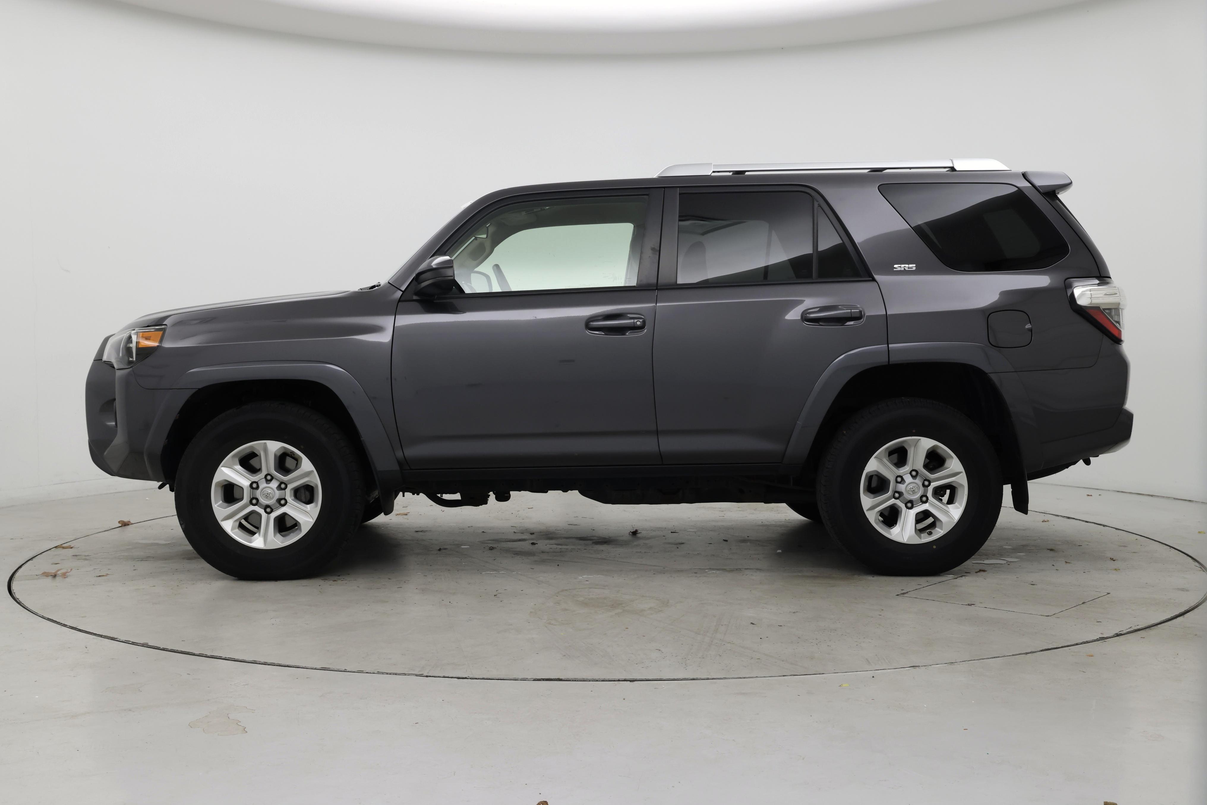 Thumbnail: 2015 Toyota 4Runner - 3