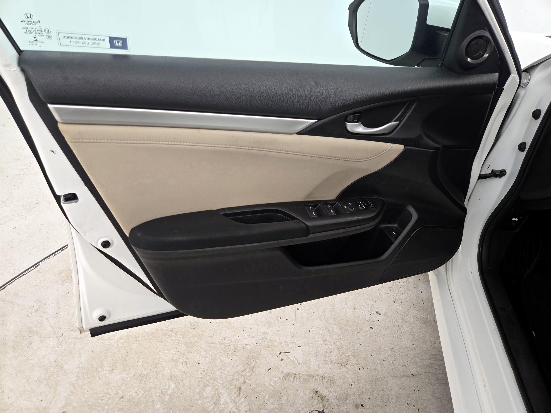 Thumbnail: 2016 Honda Civic - 12