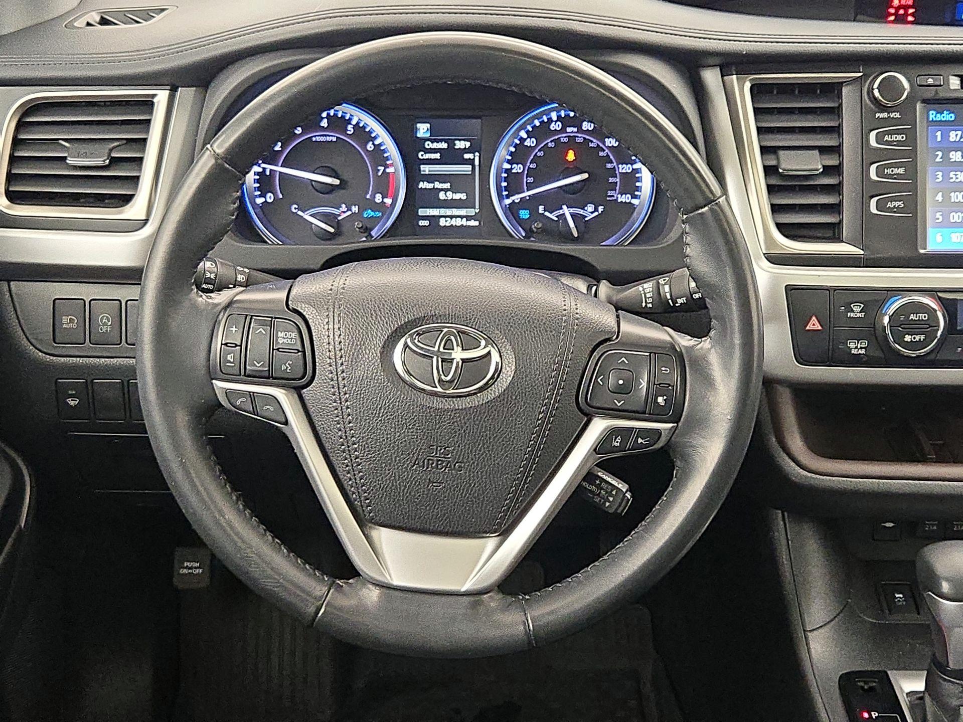 Thumbnail: 2019 Toyota Highlander - 10