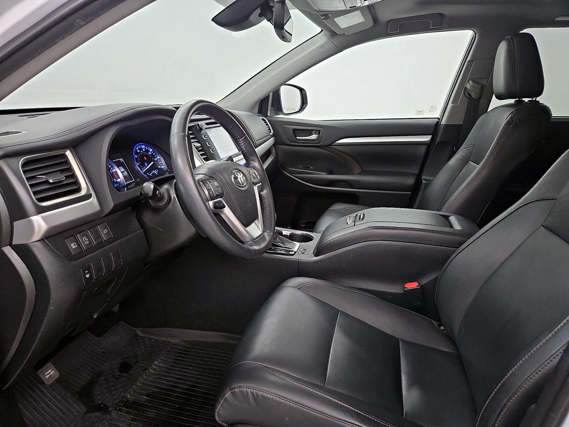 Thumbnail: 2019 Toyota Highlander - 11