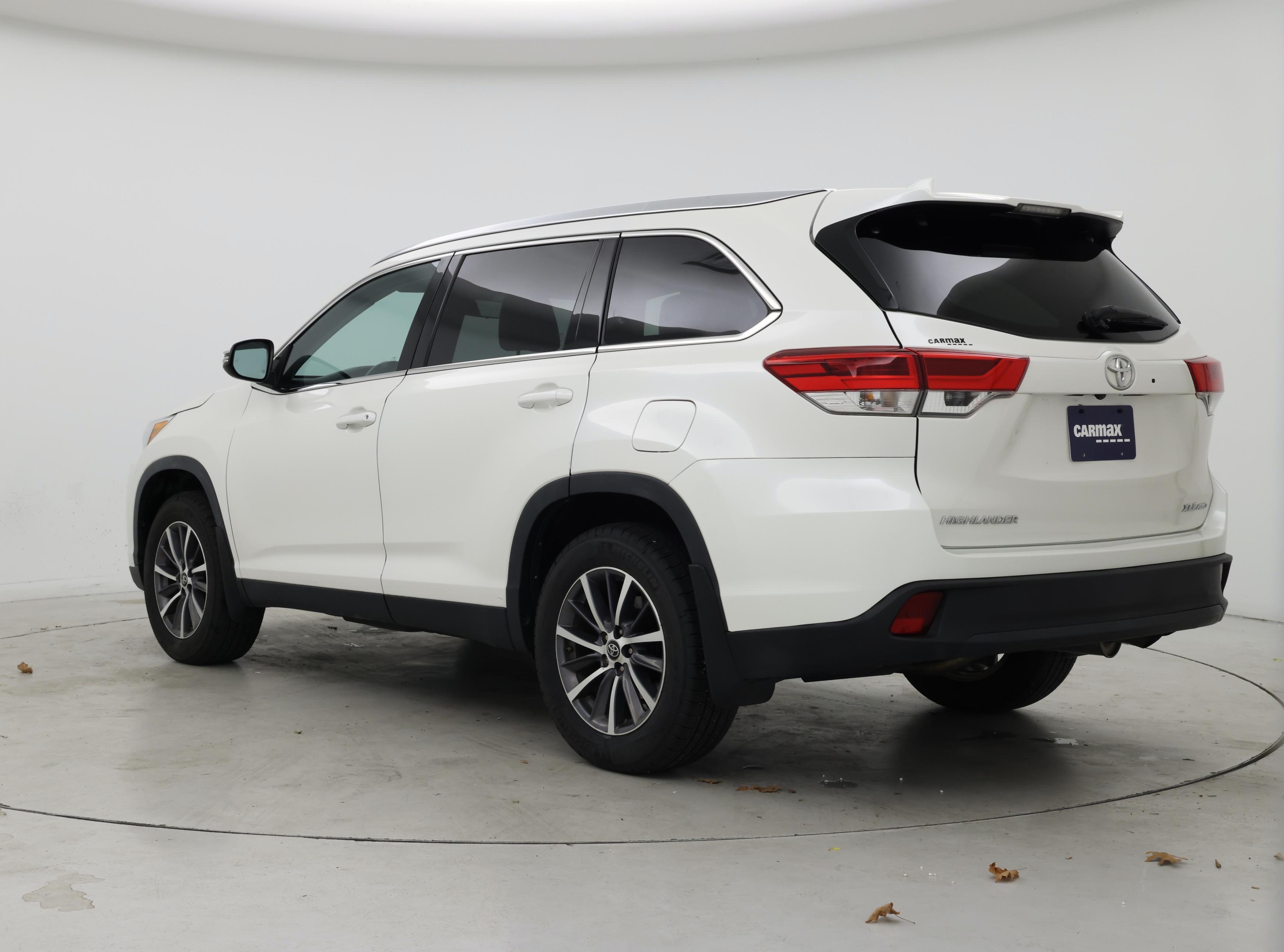 Thumbnail: 2019 Toyota Highlander - 2
