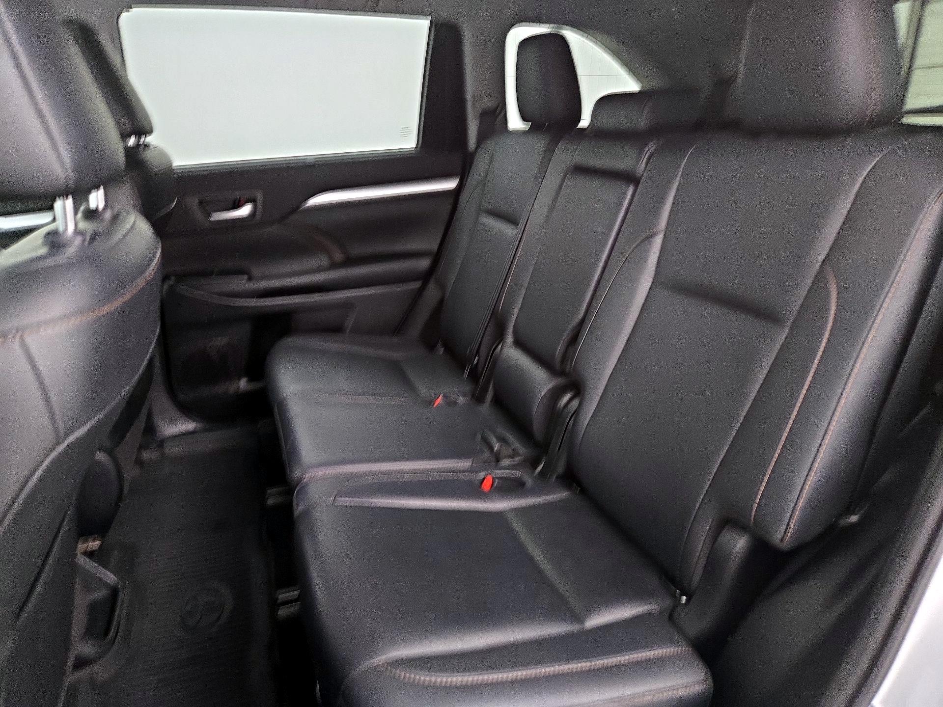 Thumbnail: 2019 Toyota Highlander - 20