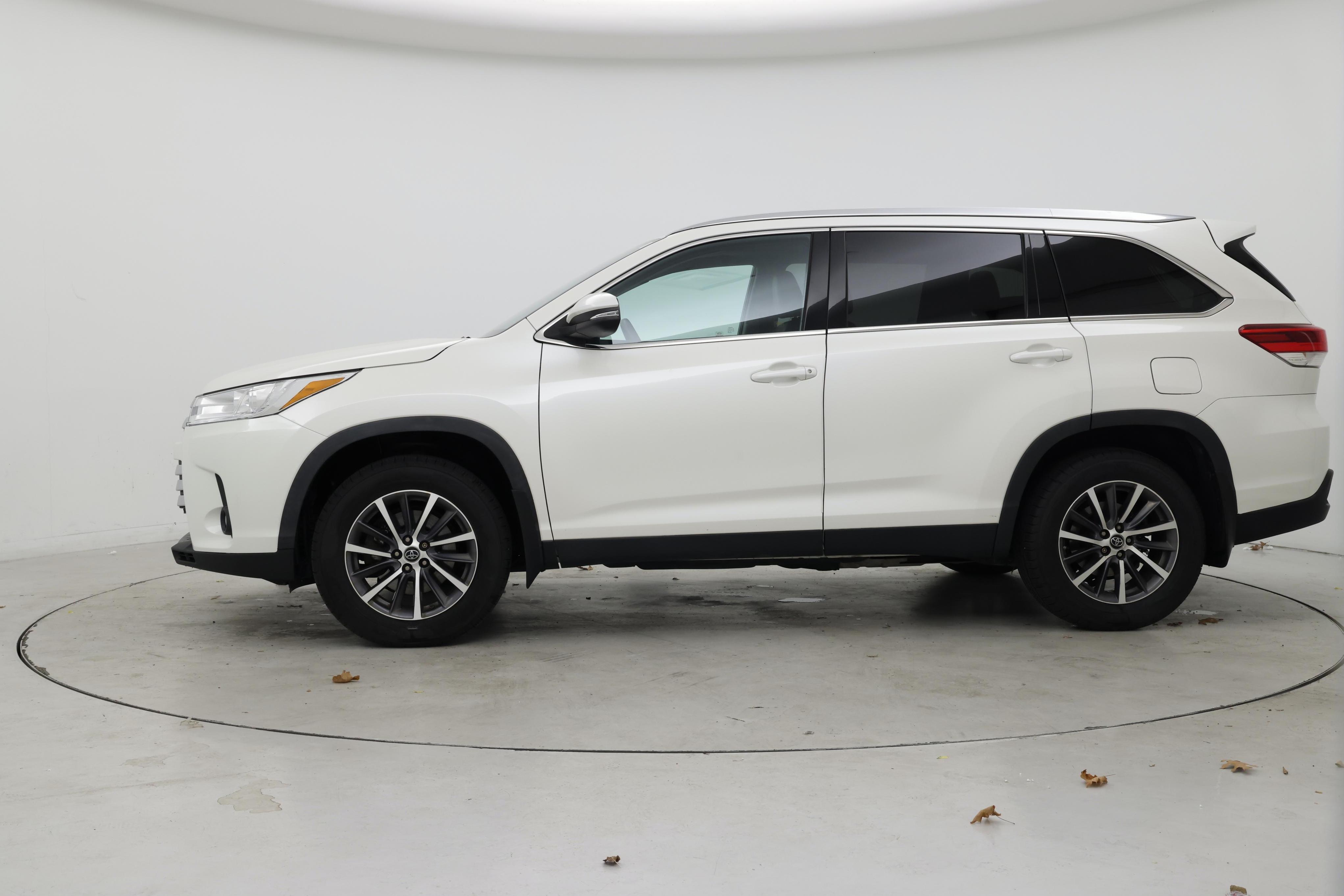 Thumbnail: 2019 Toyota Highlander - 3