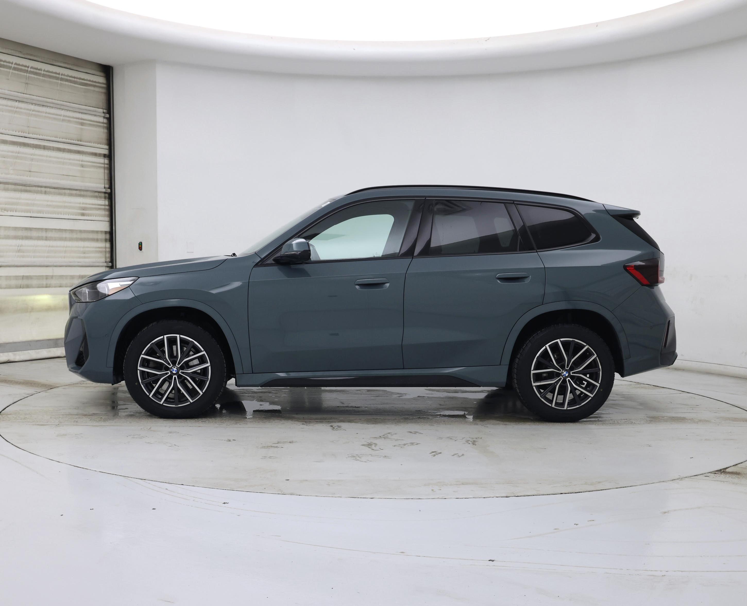 Thumbnail: 2023 BMW X1 - 3