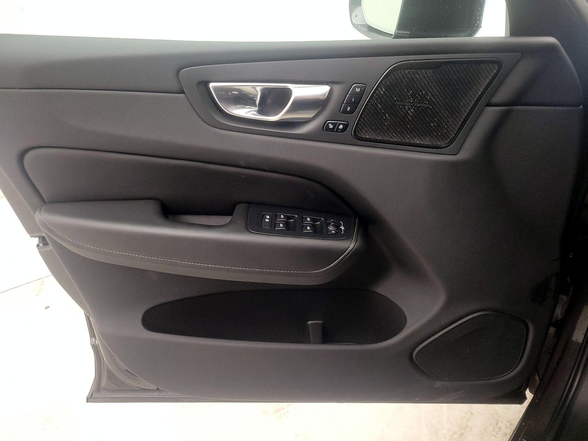 Thumbnail: 2022 Volvo XC60 - 12