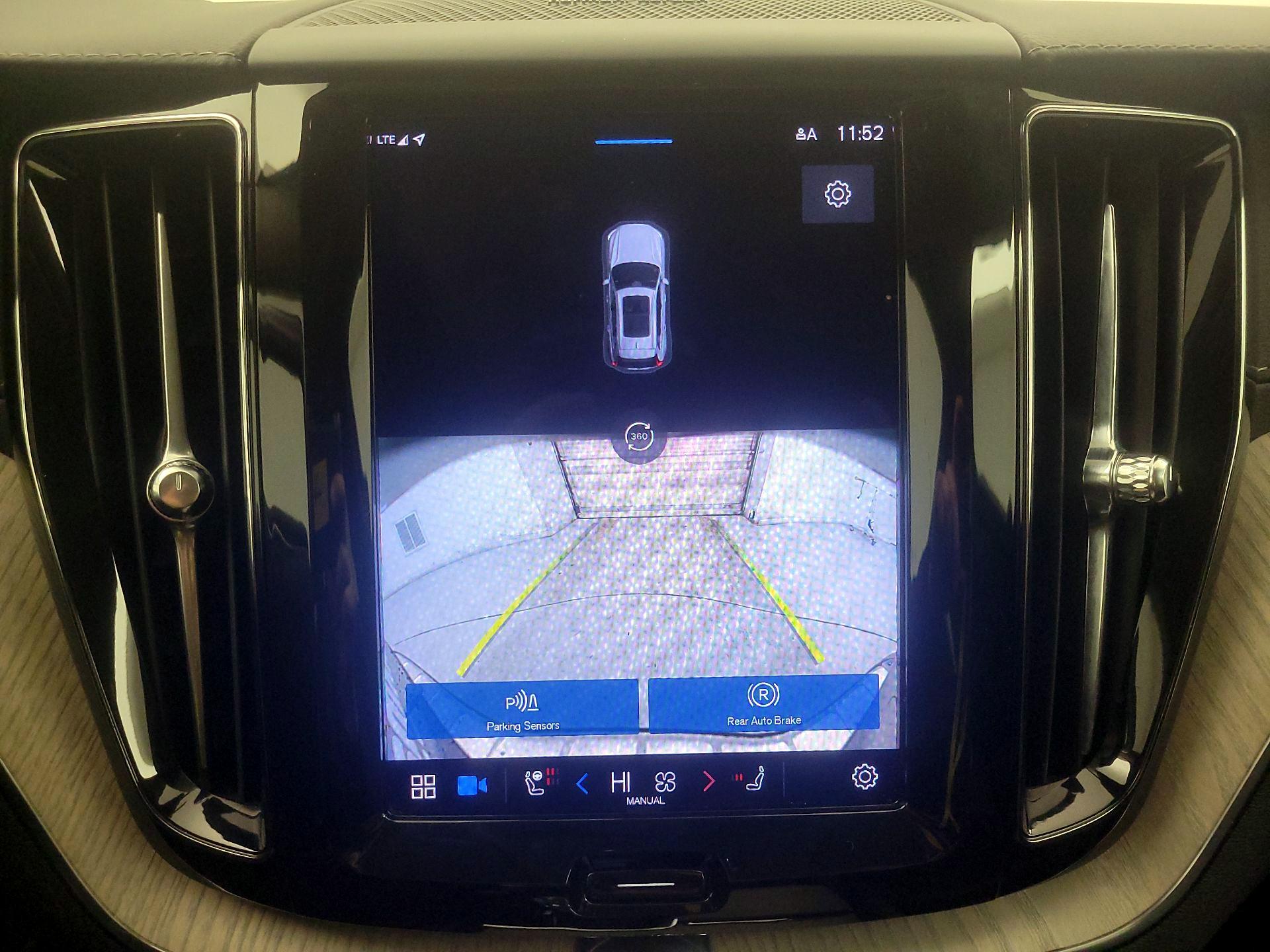 Thumbnail: 2022 Volvo XC60 - 15