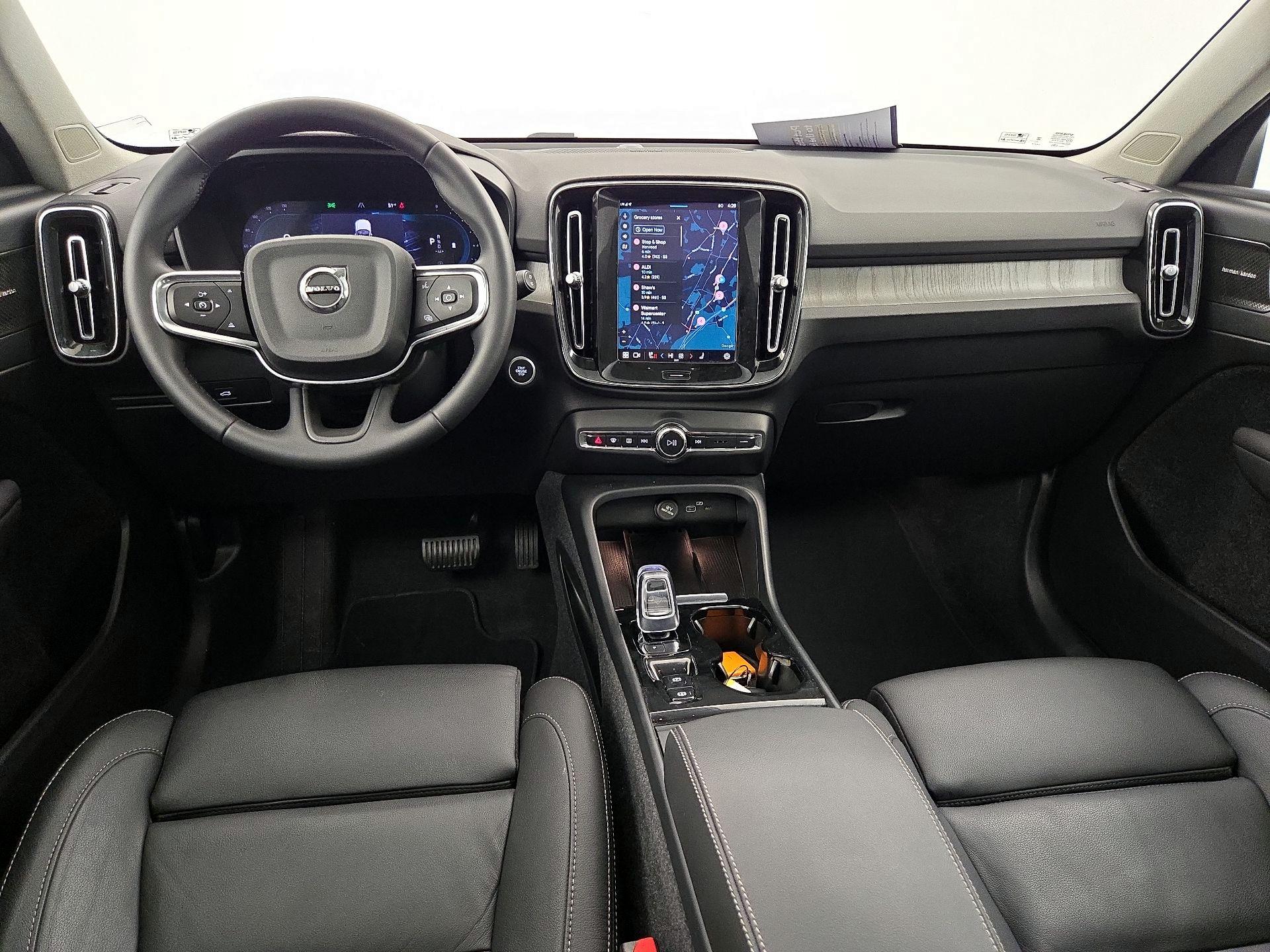 Thumbnail: 2024 Volvo XC40 - 9