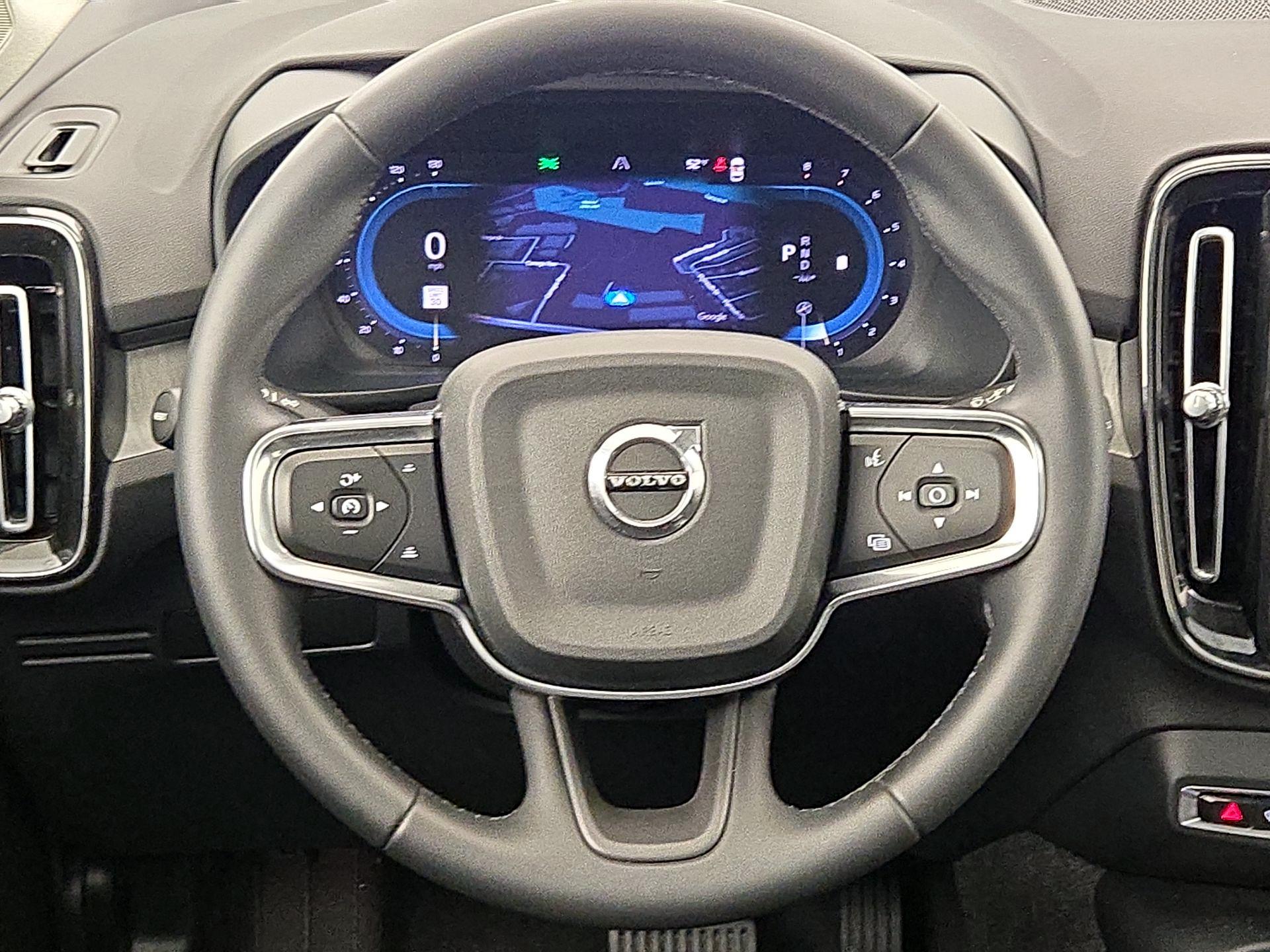 Thumbnail: 2024 Volvo XC40 - 10