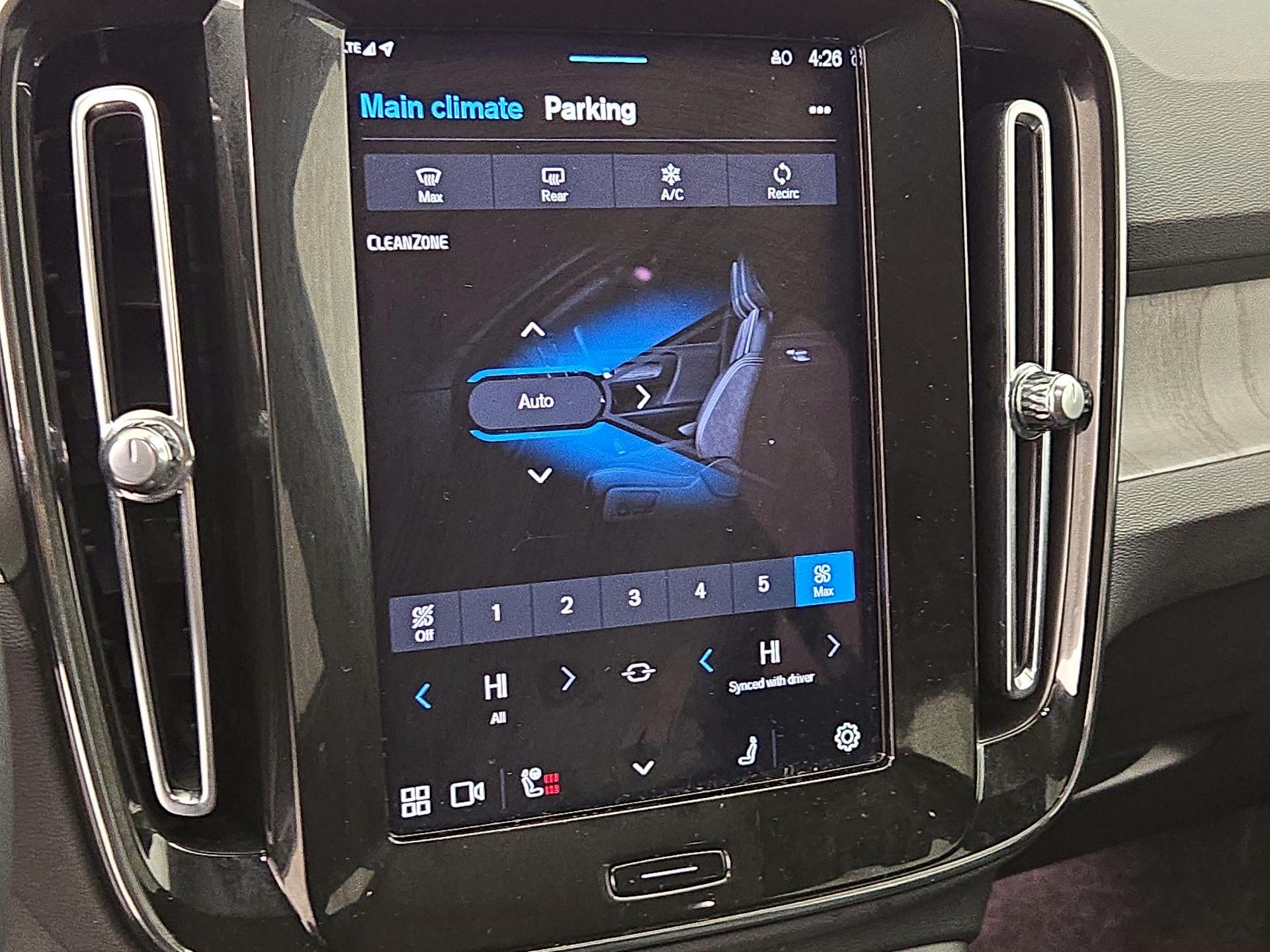 Thumbnail: 2024 Volvo XC40 - 17