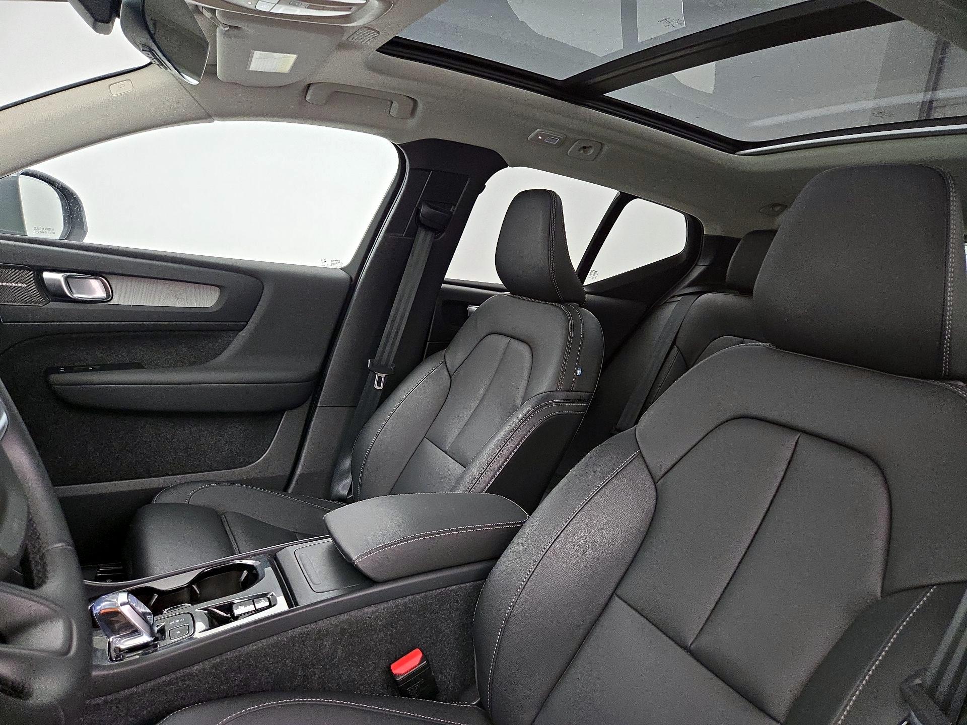 Thumbnail: 2024 Volvo XC40 - 20