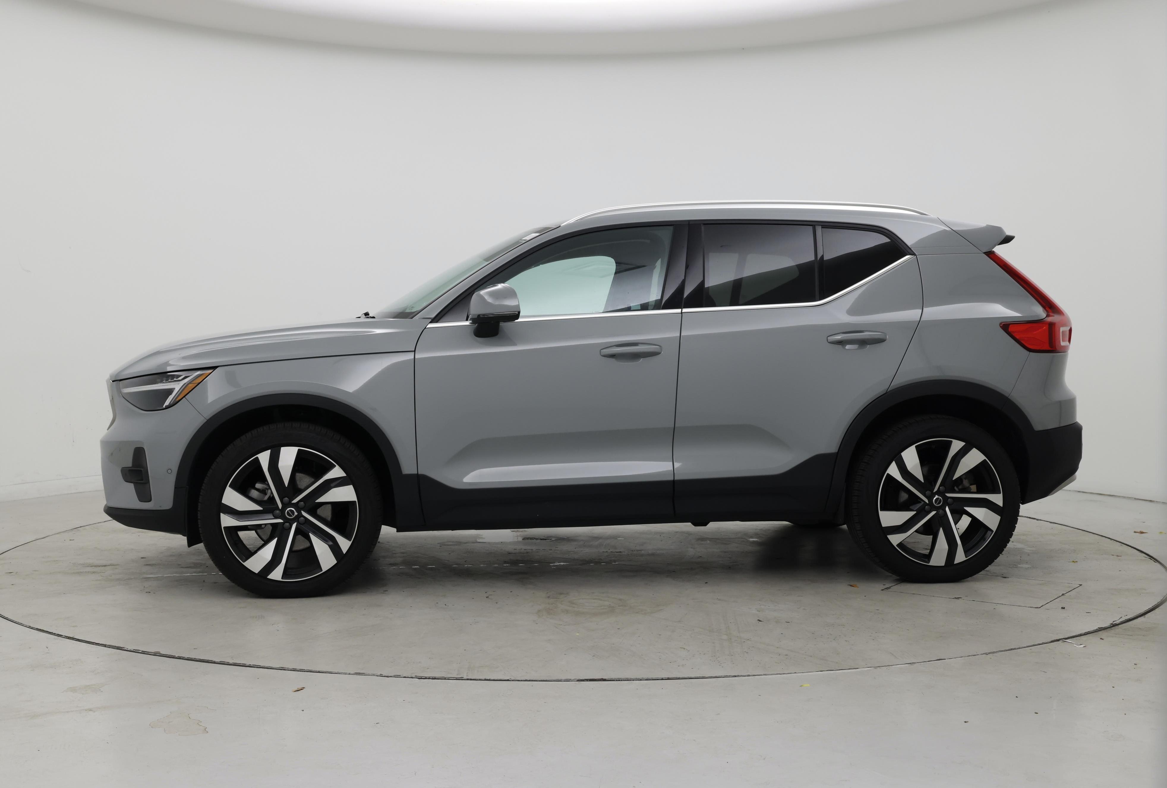 Thumbnail: 2024 Volvo XC40 - 3