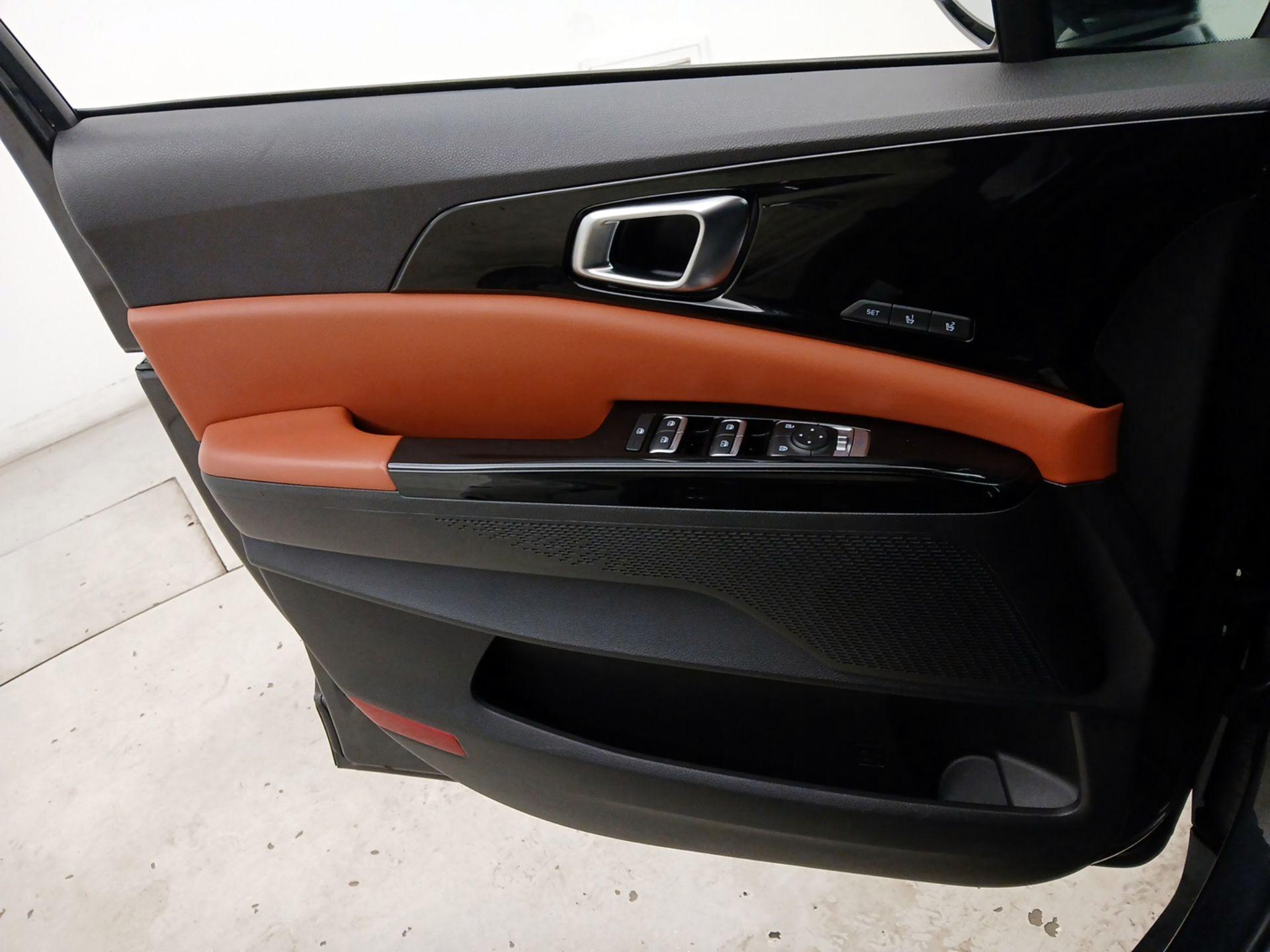 Thumbnail: 2022 Kia Carnival - 12