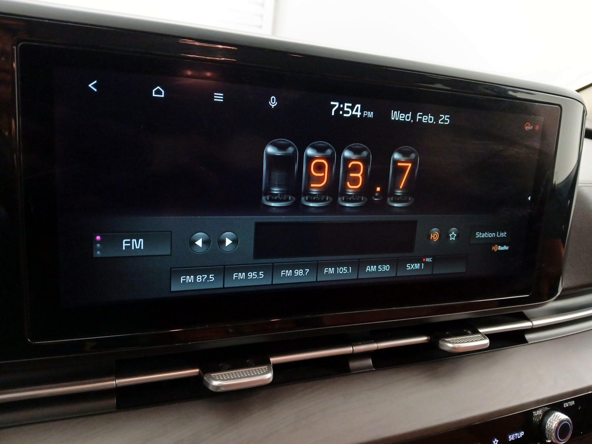 Thumbnail: 2022 Kia Carnival - 15