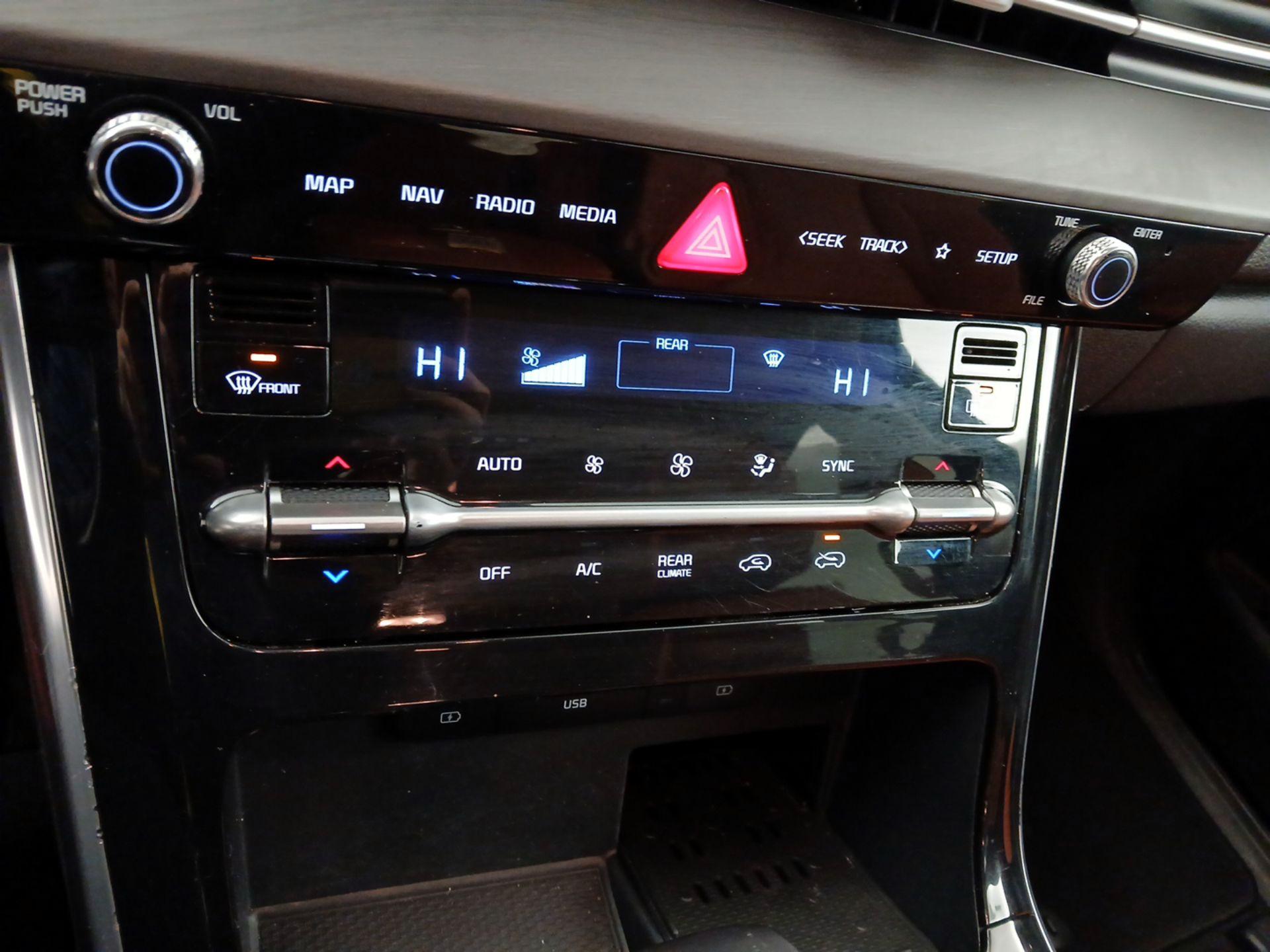 Thumbnail: 2022 Kia Carnival - 16