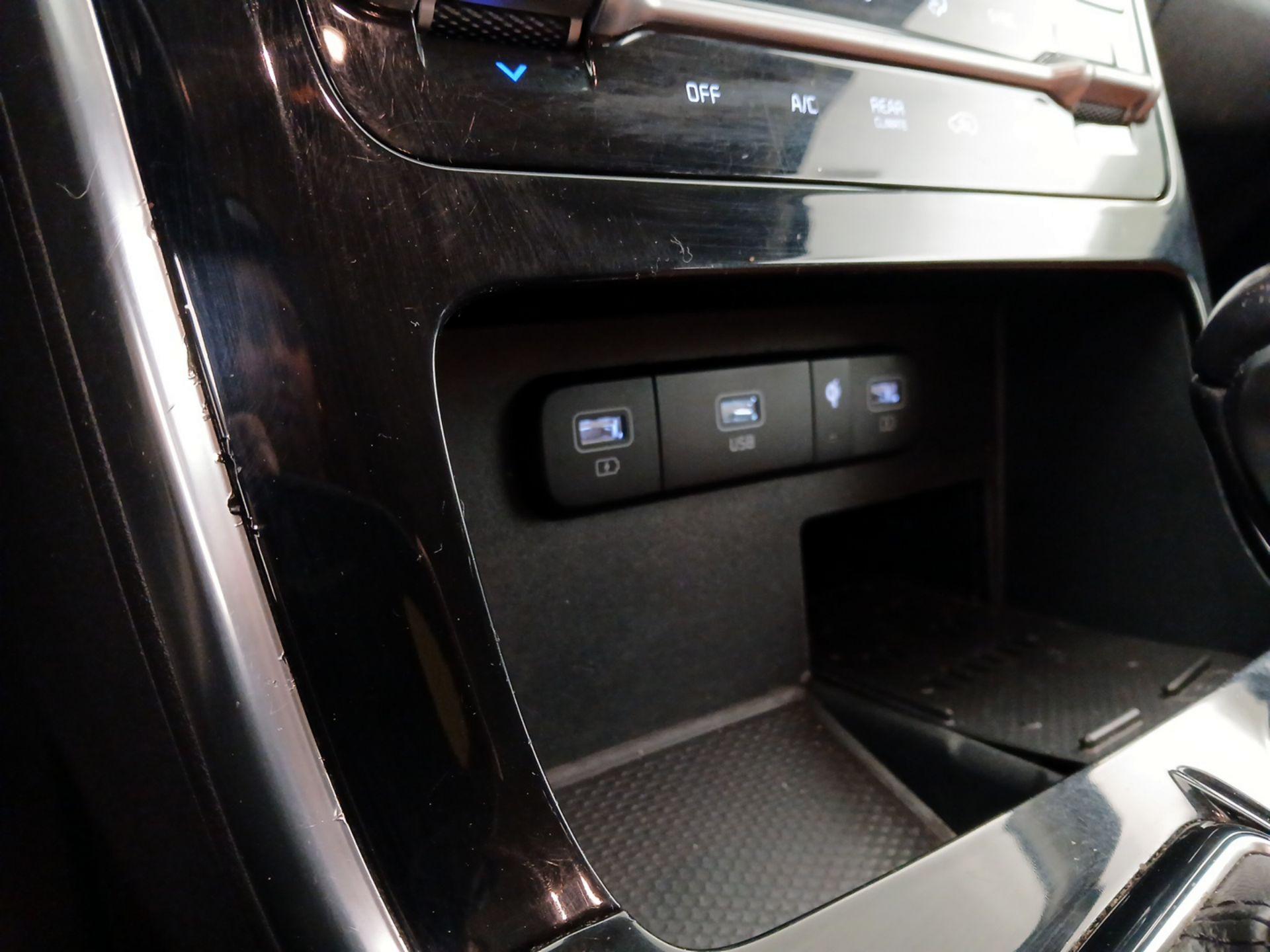 Thumbnail: 2022 Kia Carnival - 18