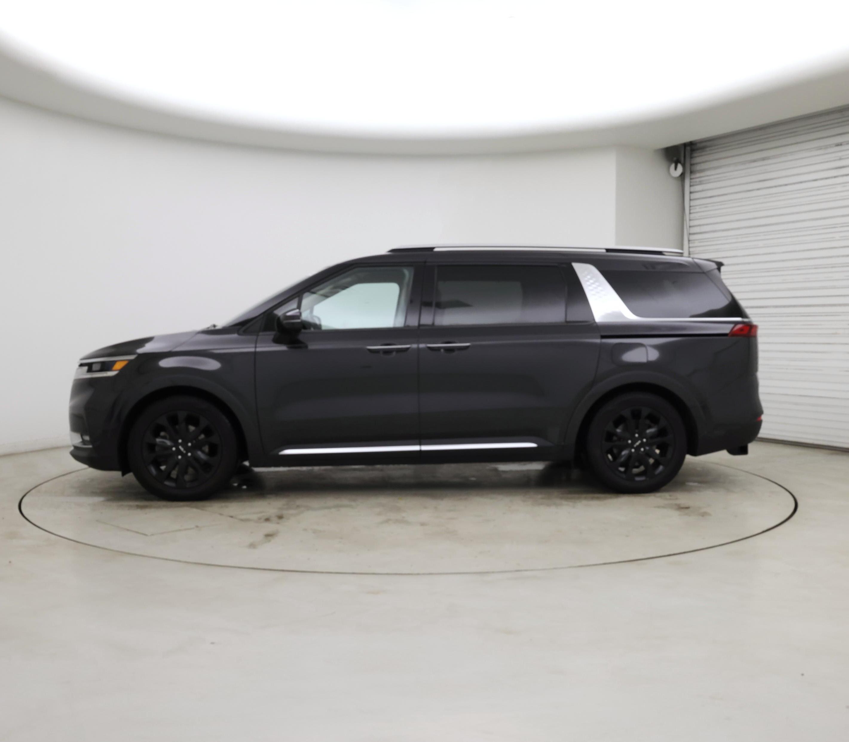 Thumbnail: 2022 Kia Carnival - 3