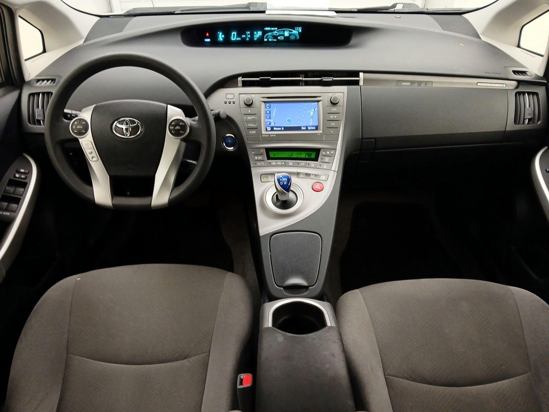 Thumbnail: 2015 Toyota Prius - 9