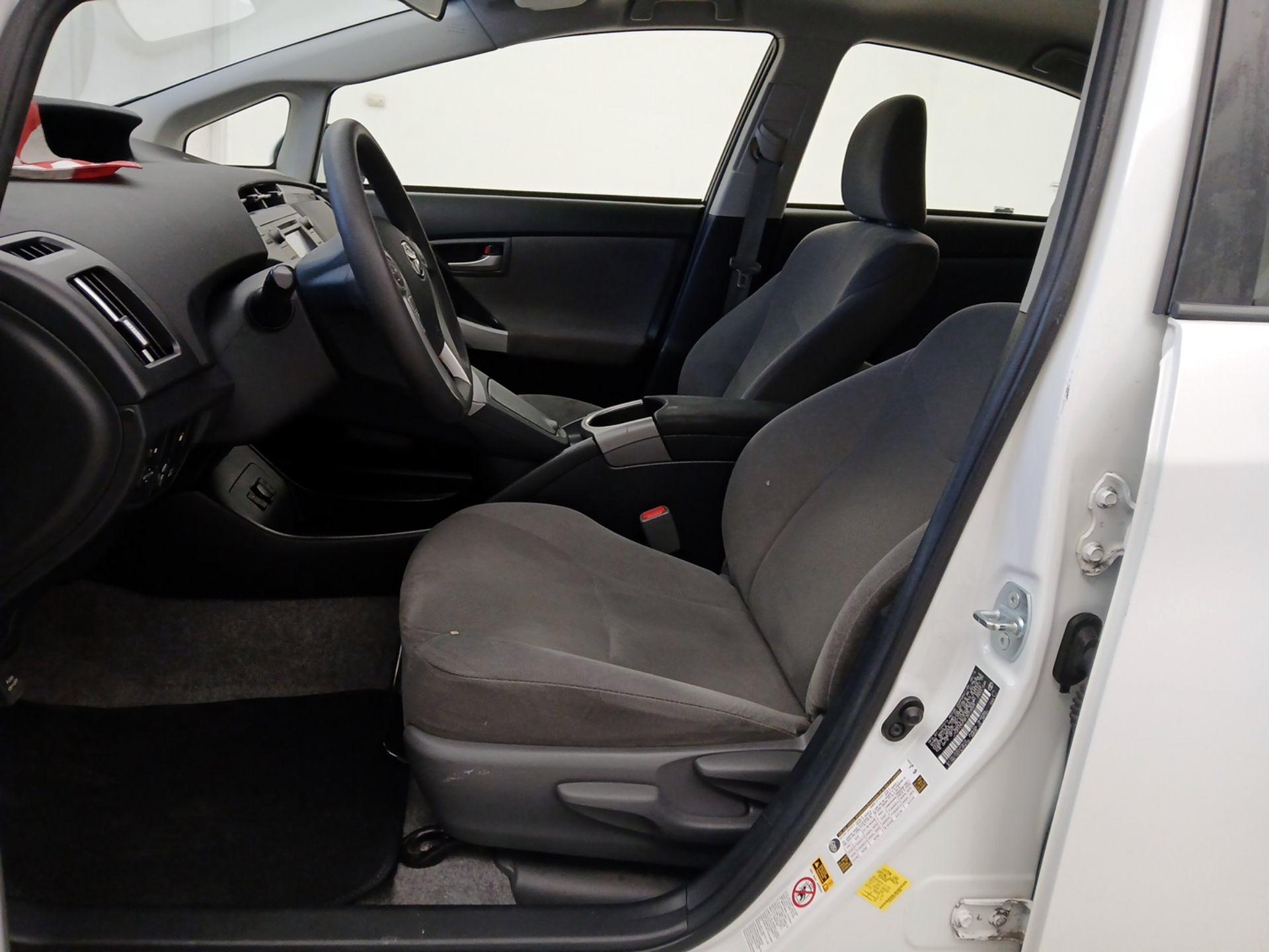 Thumbnail: 2015 Toyota Prius - 11