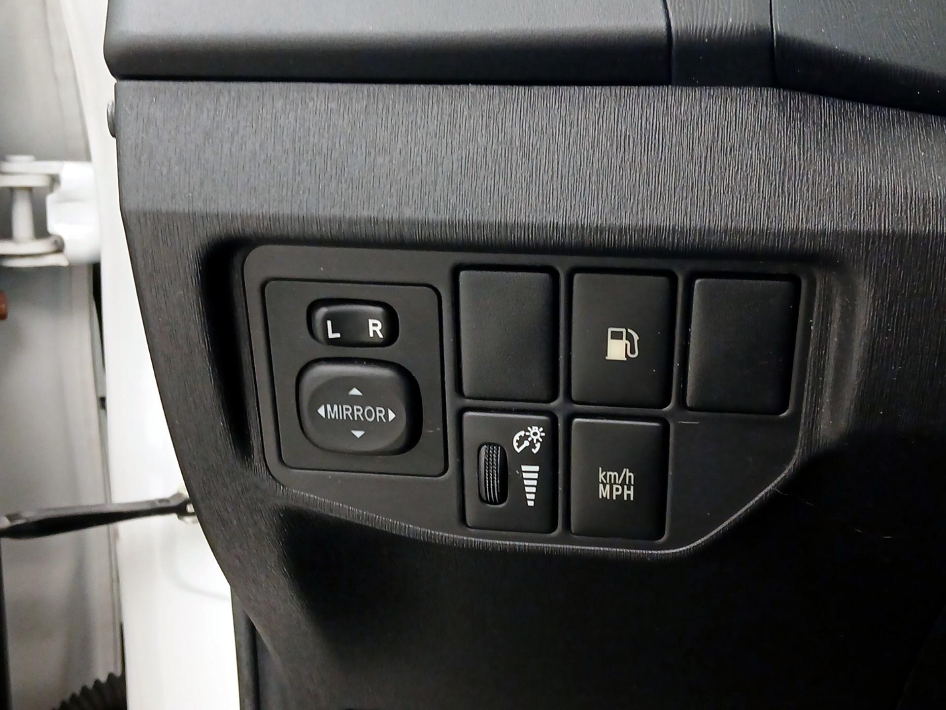 Thumbnail: 2015 Toyota Prius - 13