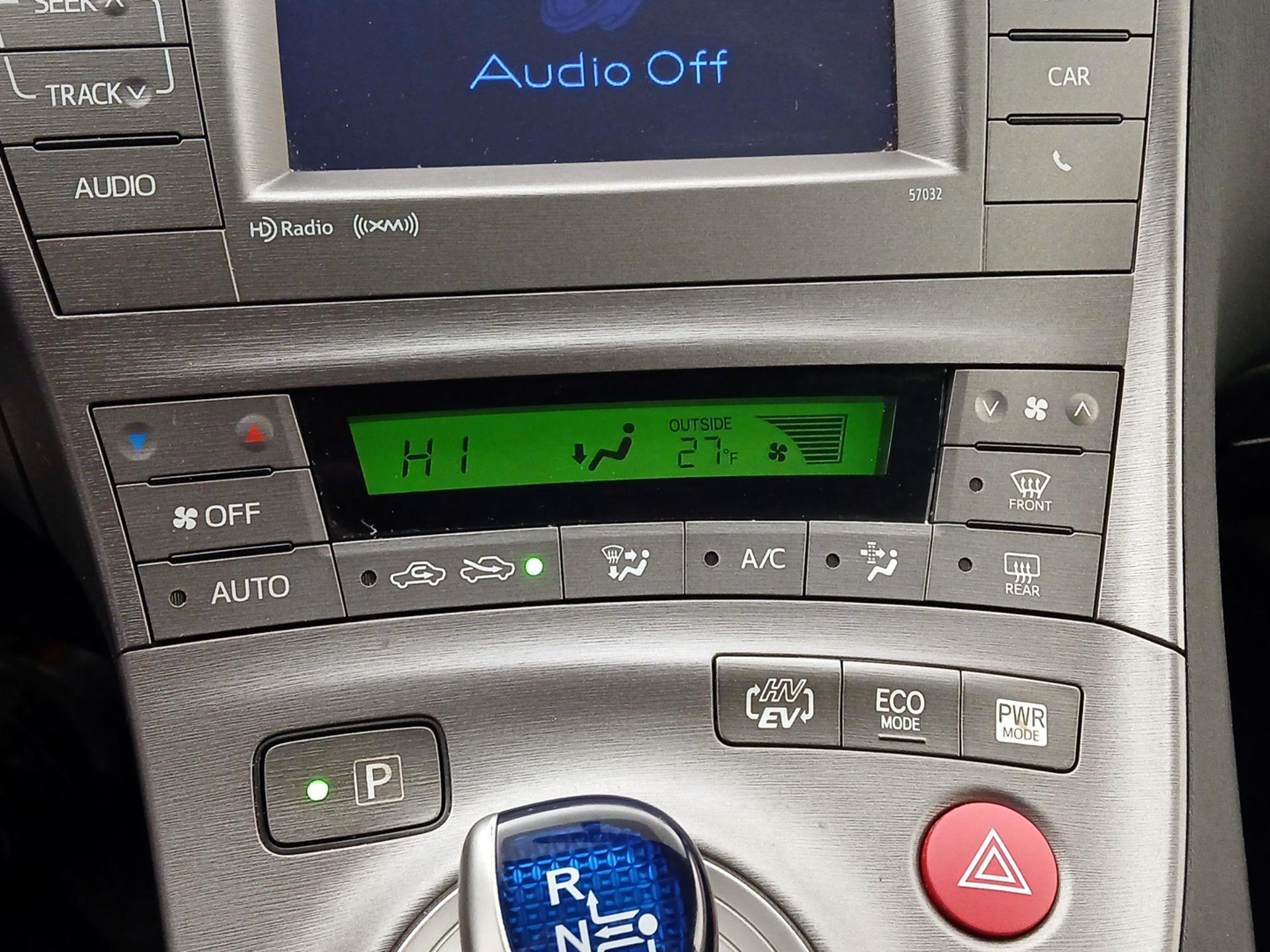 Thumbnail: 2015 Toyota Prius - 17