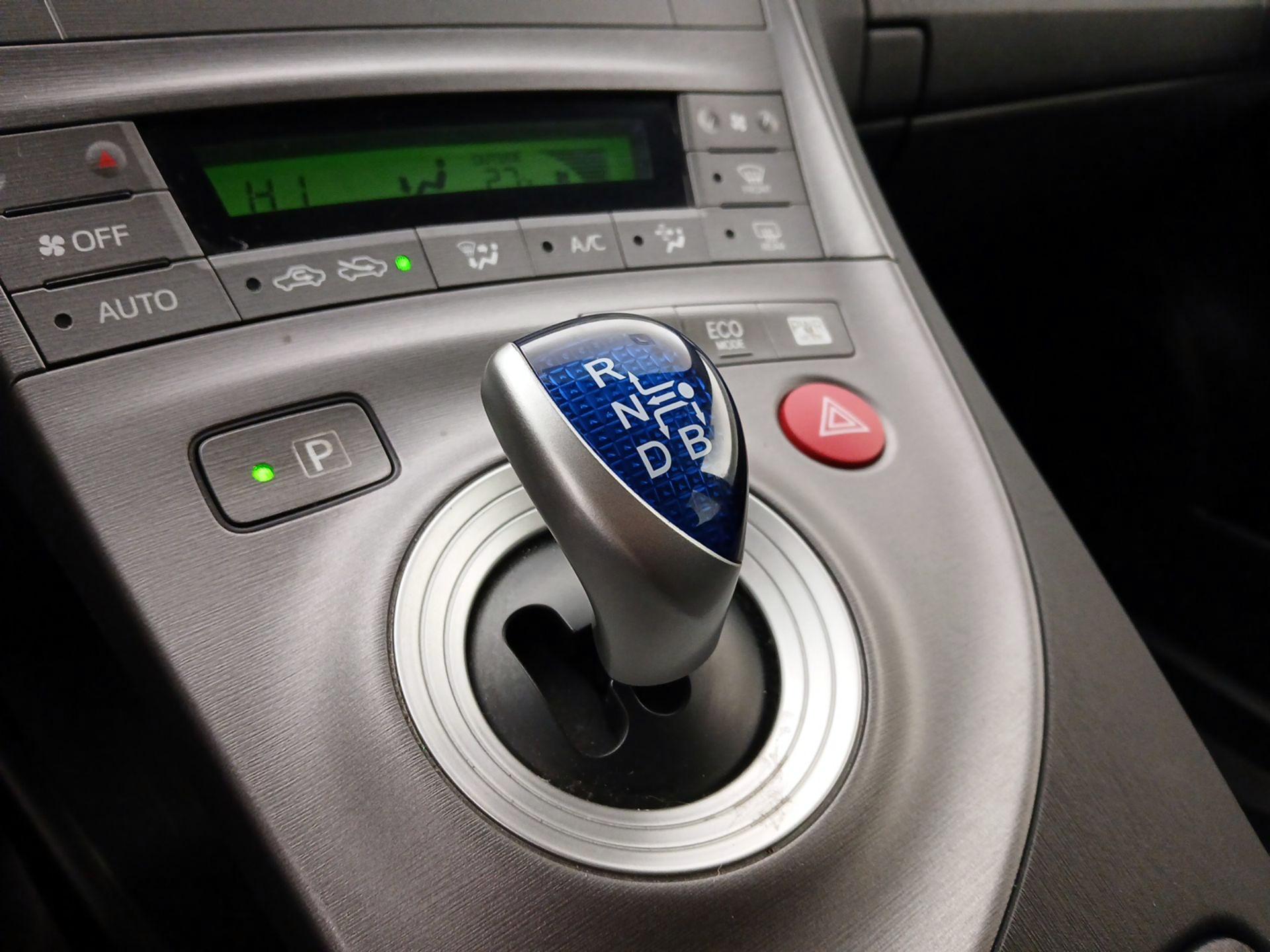 Thumbnail: 2015 Toyota Prius - 18