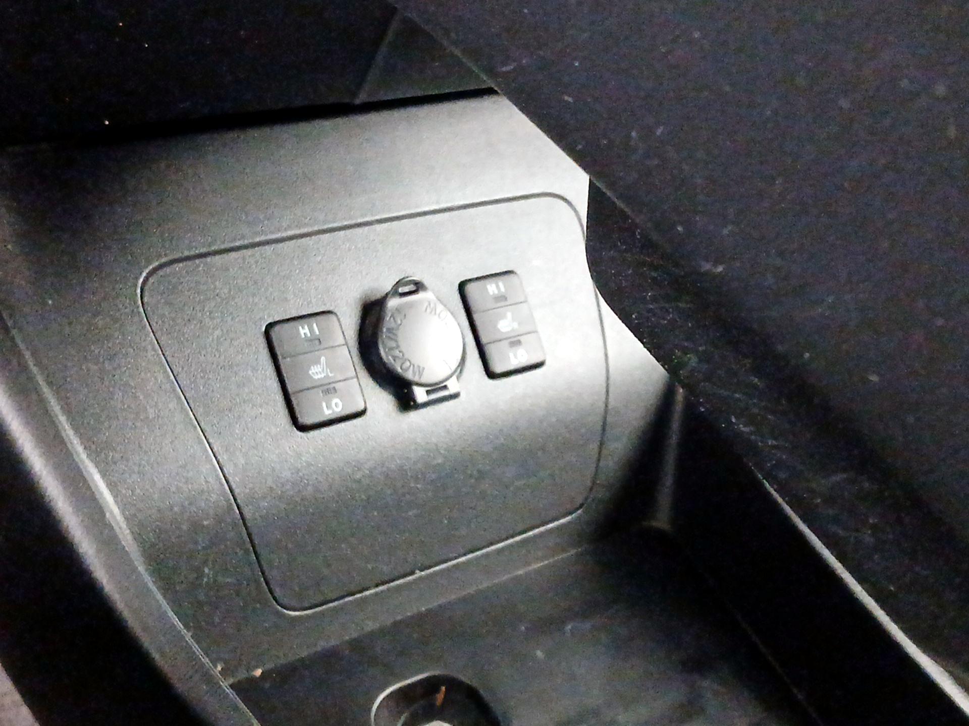 Thumbnail: 2015 Toyota Prius - 19