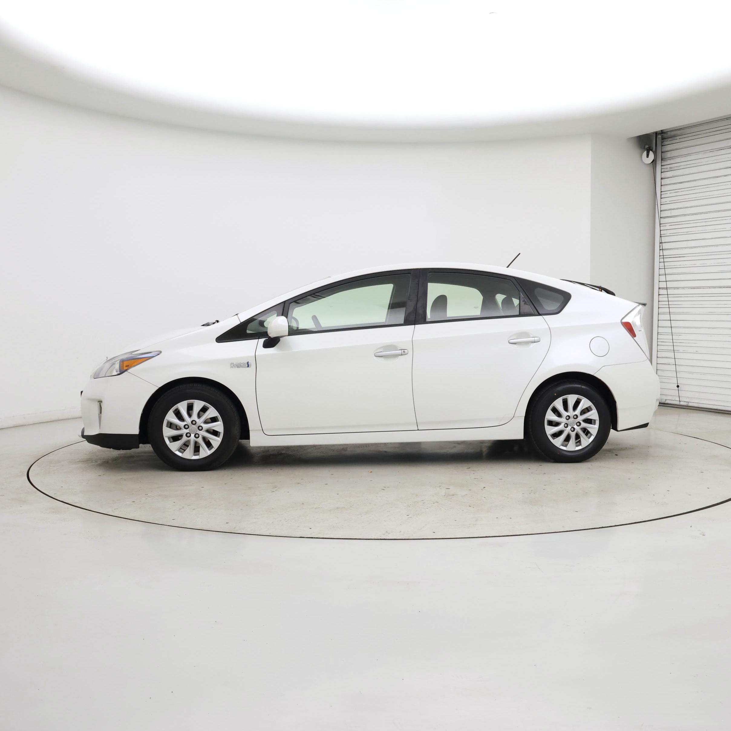 Thumbnail: 2015 Toyota Prius - 3