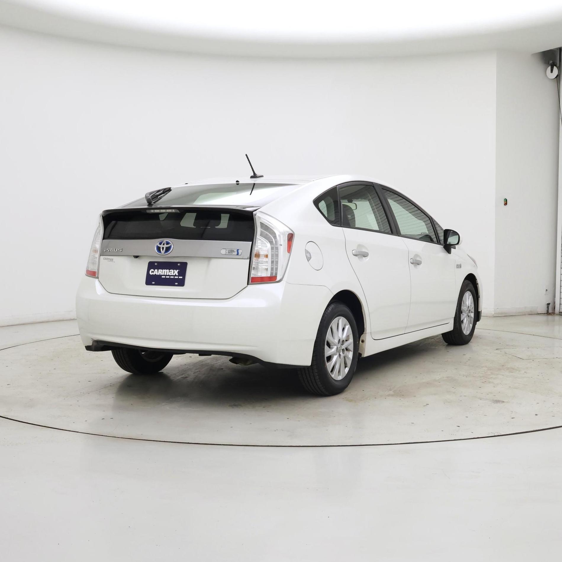 Thumbnail: 2015 Toyota Prius - 8