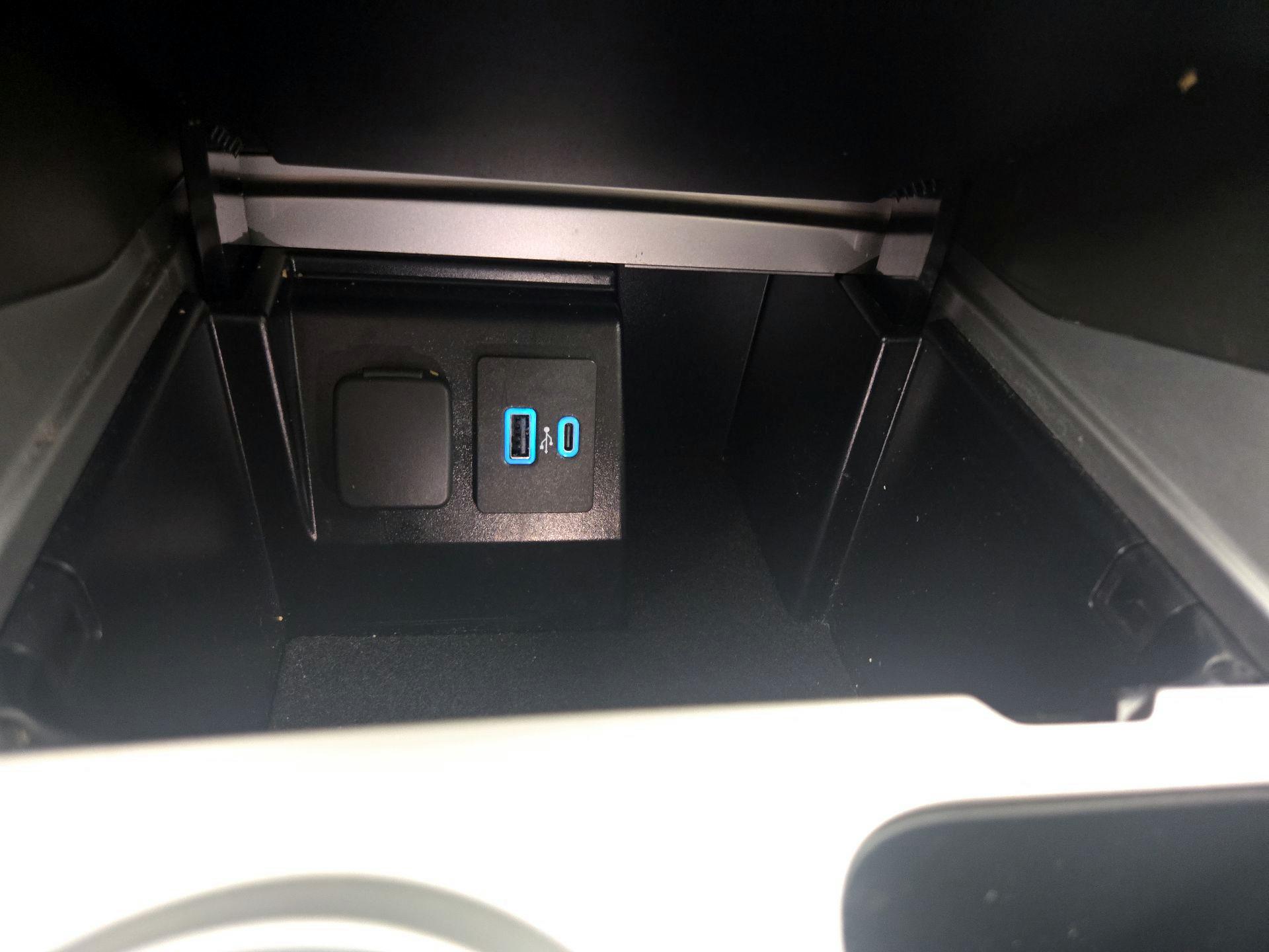 Thumbnail: 2022 Ford Explorer - 19