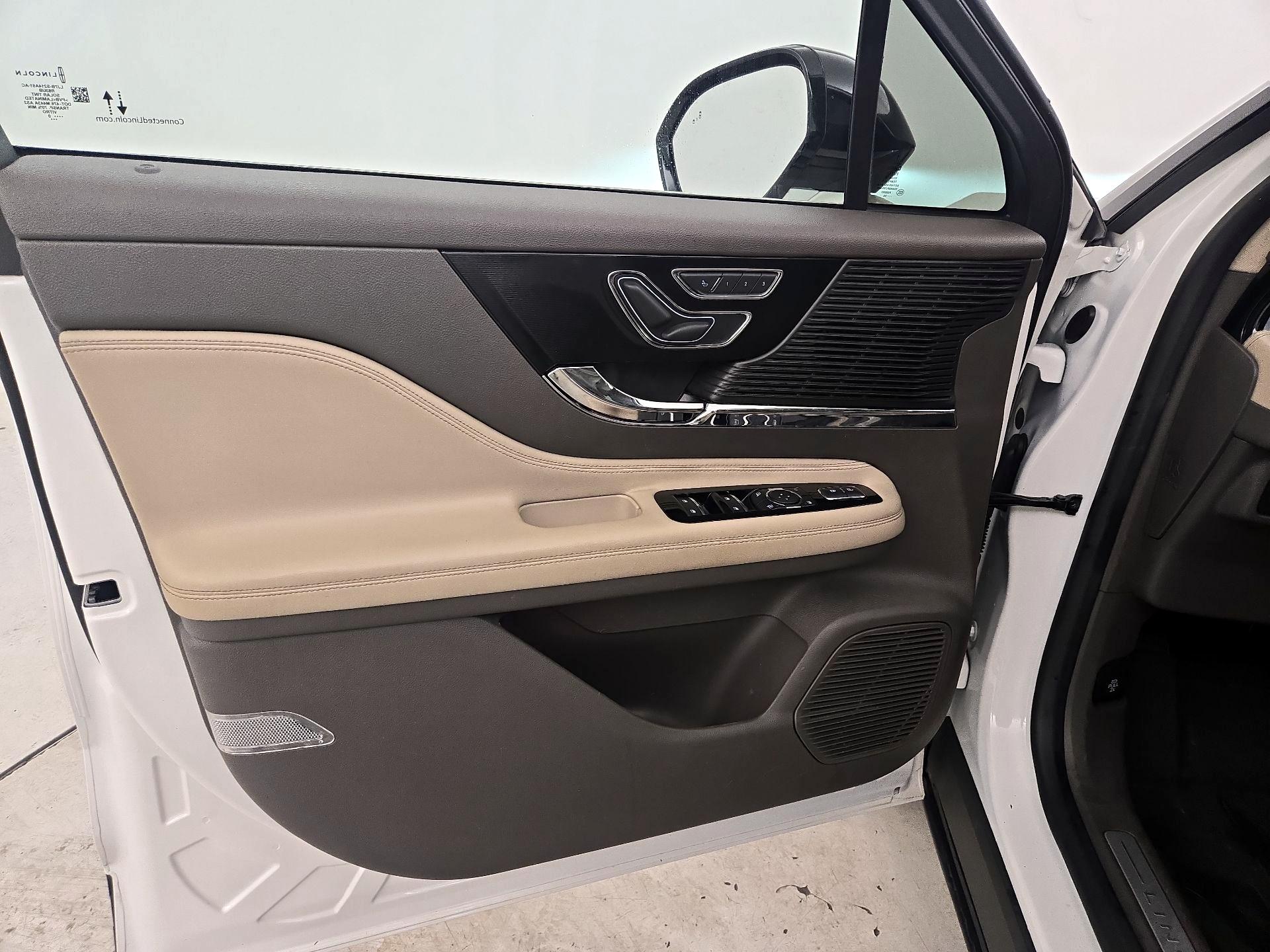 Thumbnail: 2020 Lincoln Corsair - 12